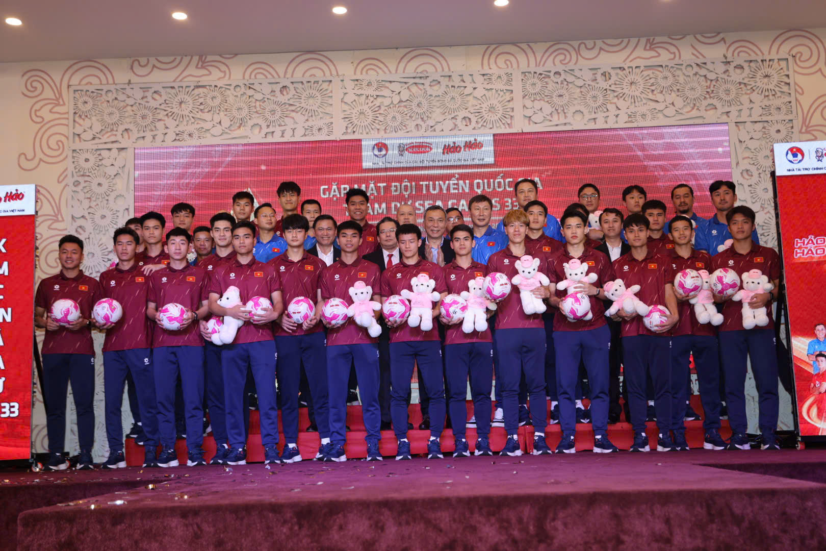 U22 Việt Nam, tuyển nữ quốc gia ủng hộ 100 triệu đồng cho người dân miền Trung bị lũ lụt - Ảnh 3.