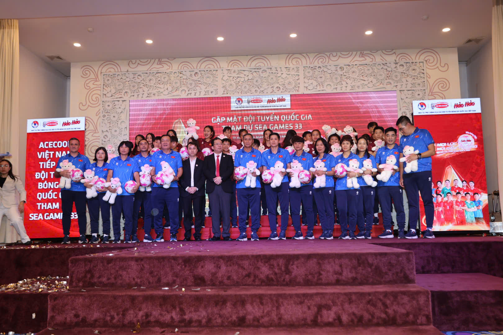 U22 Việt Nam, tuyển nữ quốc gia ủng hộ 100 triệu đồng cho người dân miền Trung bị lũ lụt - Ảnh 4.