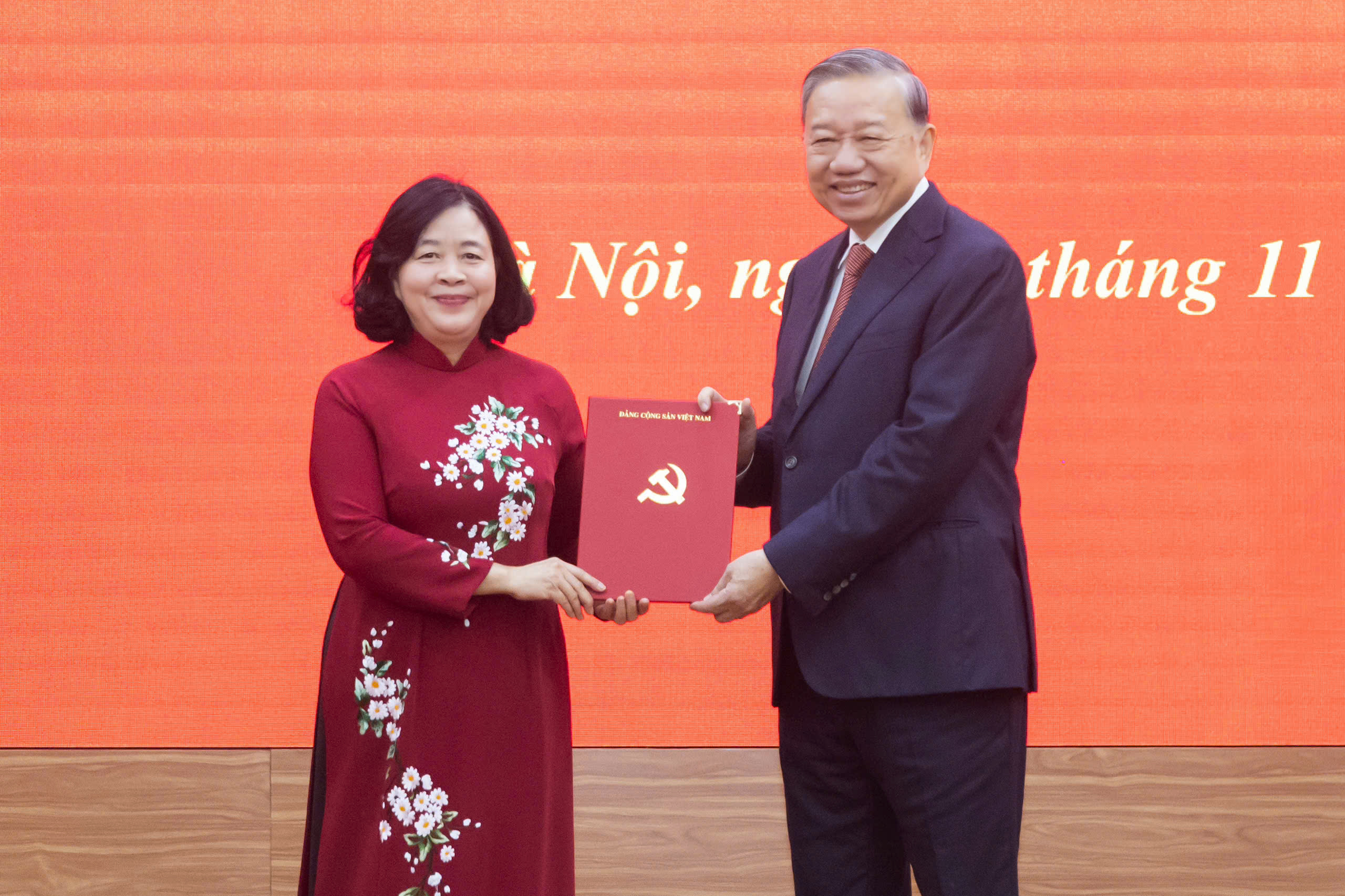 B&agrave; B&ugrave;i Thị Minh Ho&agrave;i giữ chức B&iacute; thư Đảng ủy MTTQ, c&aacute;c đo&agrave;n thể Trung ương - Ảnh 1.
