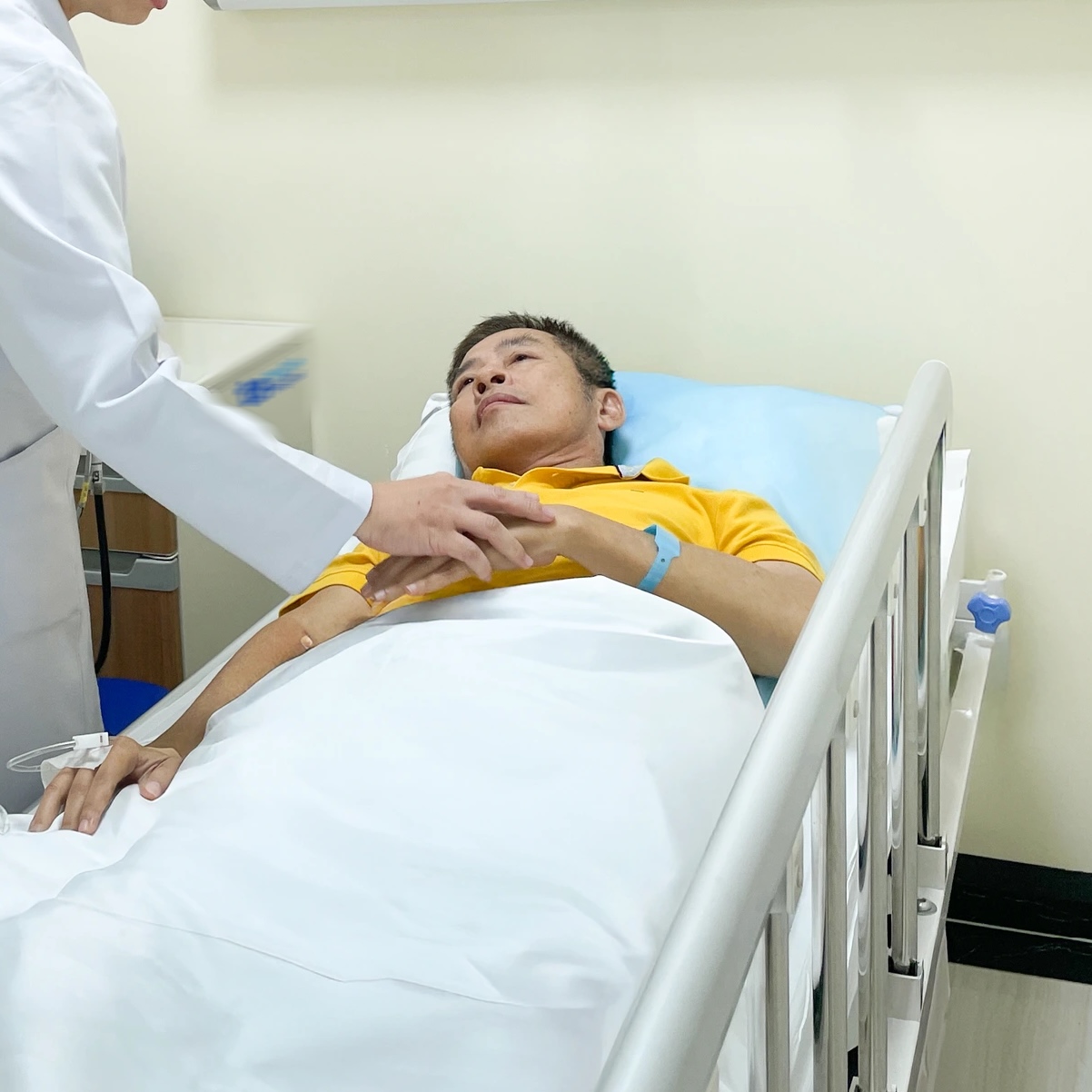 Nghệ sĩ Tấn Beo đối mặt với bệnh suy thận giai đoạn cuối, đồng nghiệp lo lắng - Ảnh 3.