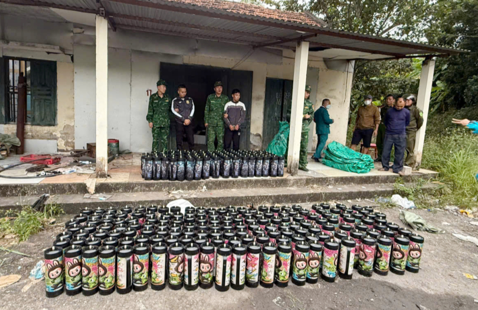 Triệt phá đường dây buôn bán khí cười lớn tại Quảng Ninh - Ảnh 2.