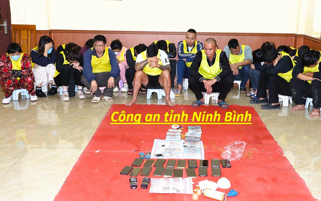 Bắt 21 người đang làm chuyện phi pháp tại nhà người phụ nữ