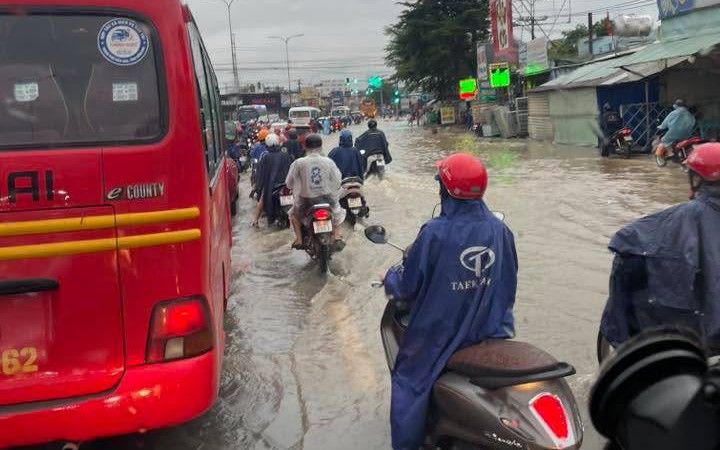 Cảnh báo mưa lớn, ngập và sạt lở bờ sông tại Đồng Nai