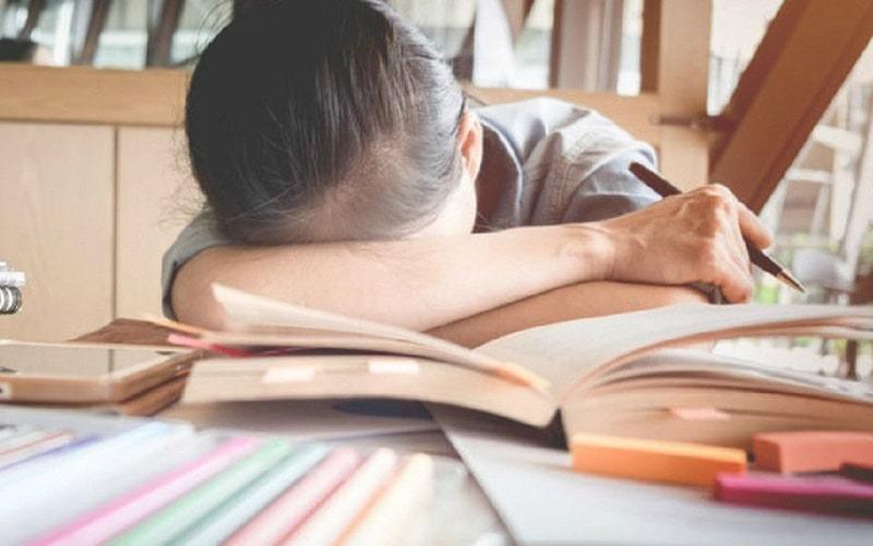 Cha mẹ cưỡng ép con học quá sức bị phạt tới 10 triệu đồng