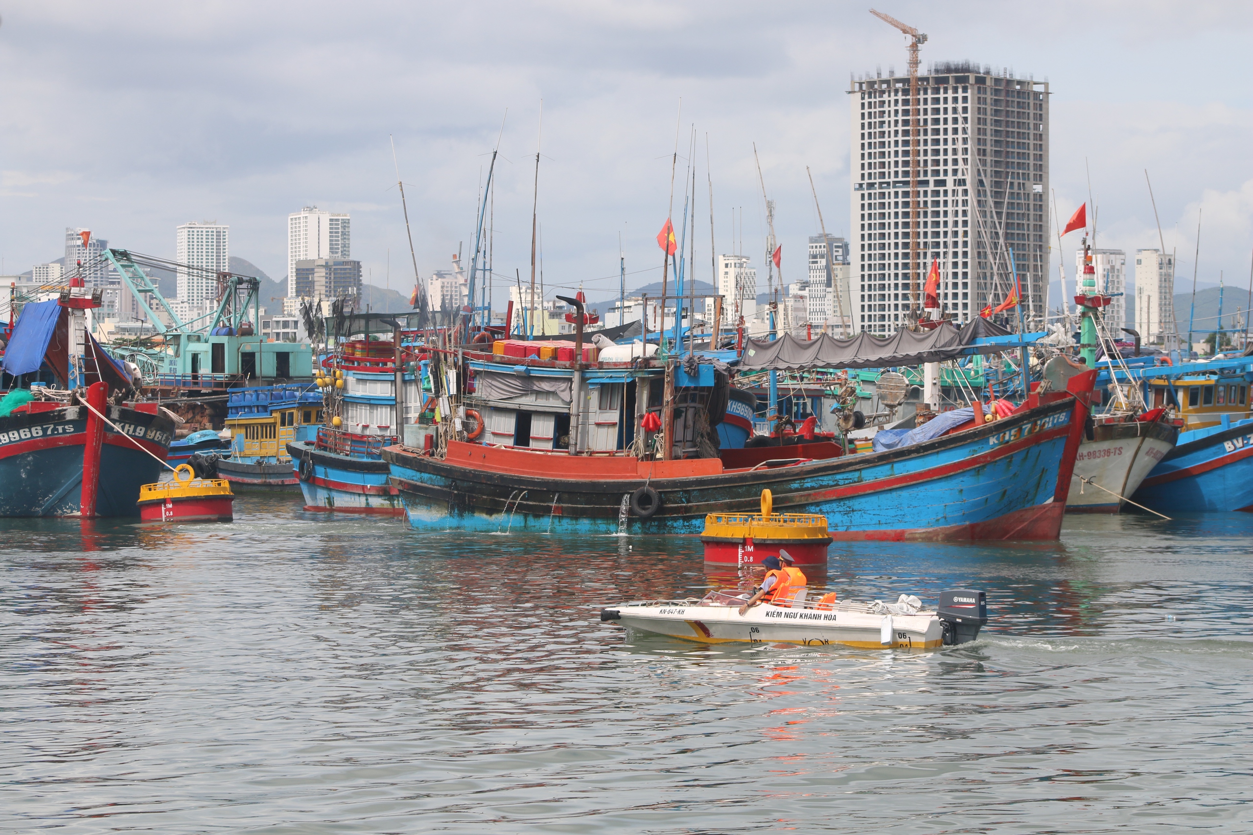 Kh&aacute;nh H&ograve;a: Di dời d&acirc;n v&ugrave;ng sạt lở, cho học sinh nghỉ học ph&ograve;ng b&atilde;o Kalmaegi - Ảnh 3.