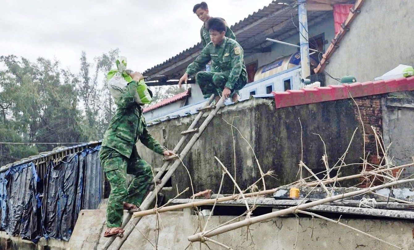 Bão số 13 - cơn bão "hết sức bất thường" - Ảnh 2.