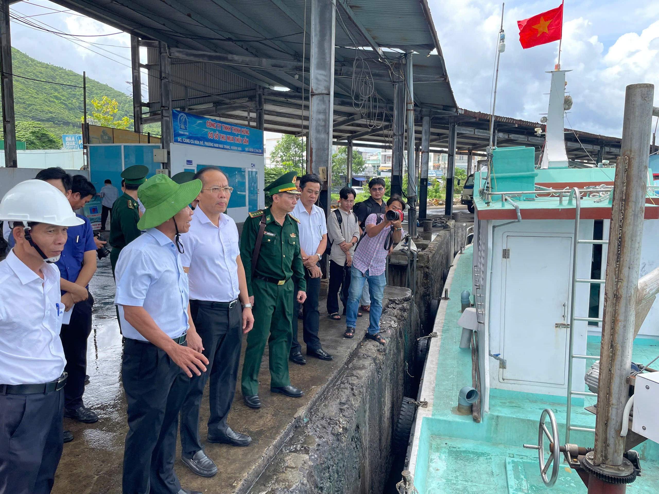 Kh&aacute;nh H&ograve;a: Di dời d&acirc;n v&ugrave;ng sạt lở, cho học sinh nghỉ học ph&ograve;ng b&atilde;o Kalmaegi - Ảnh 1.