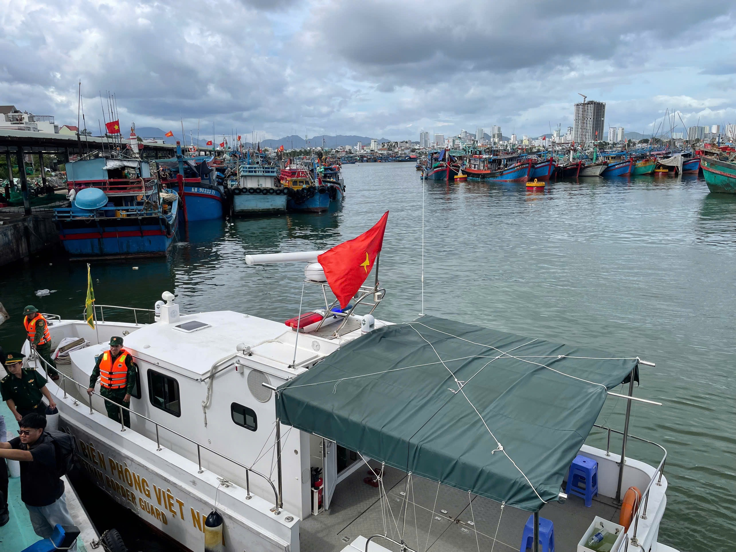 Kh&aacute;nh H&ograve;a: Di dời d&acirc;n v&ugrave;ng sạt lở, cho học sinh nghỉ học ph&ograve;ng b&atilde;o Kalmaegi - Ảnh 4.