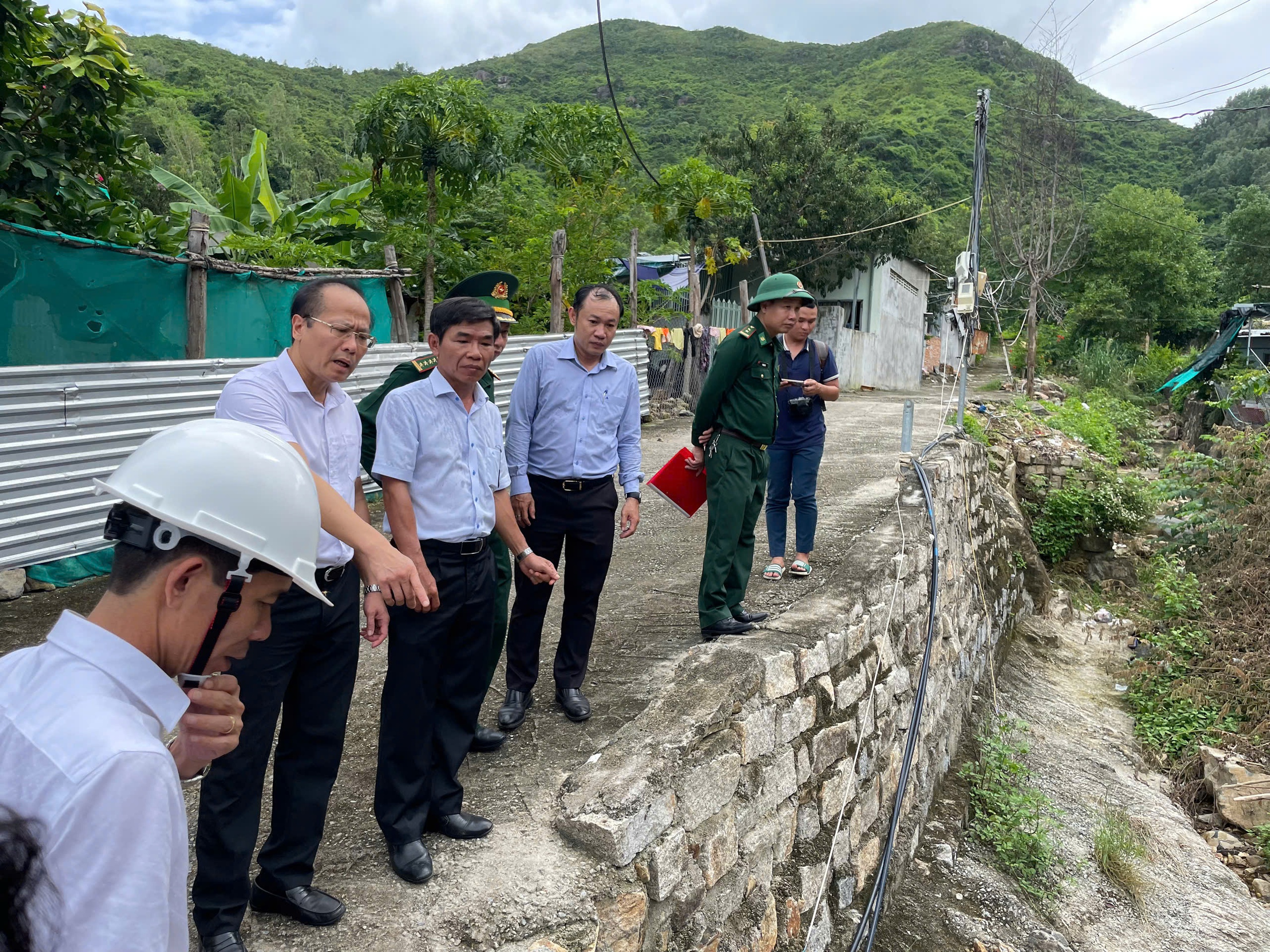 Kh&aacute;nh H&ograve;a: Di dời d&acirc;n v&ugrave;ng sạt lở, cho học sinh nghỉ học ph&ograve;ng b&atilde;o Kalmaegi - Ảnh 6.