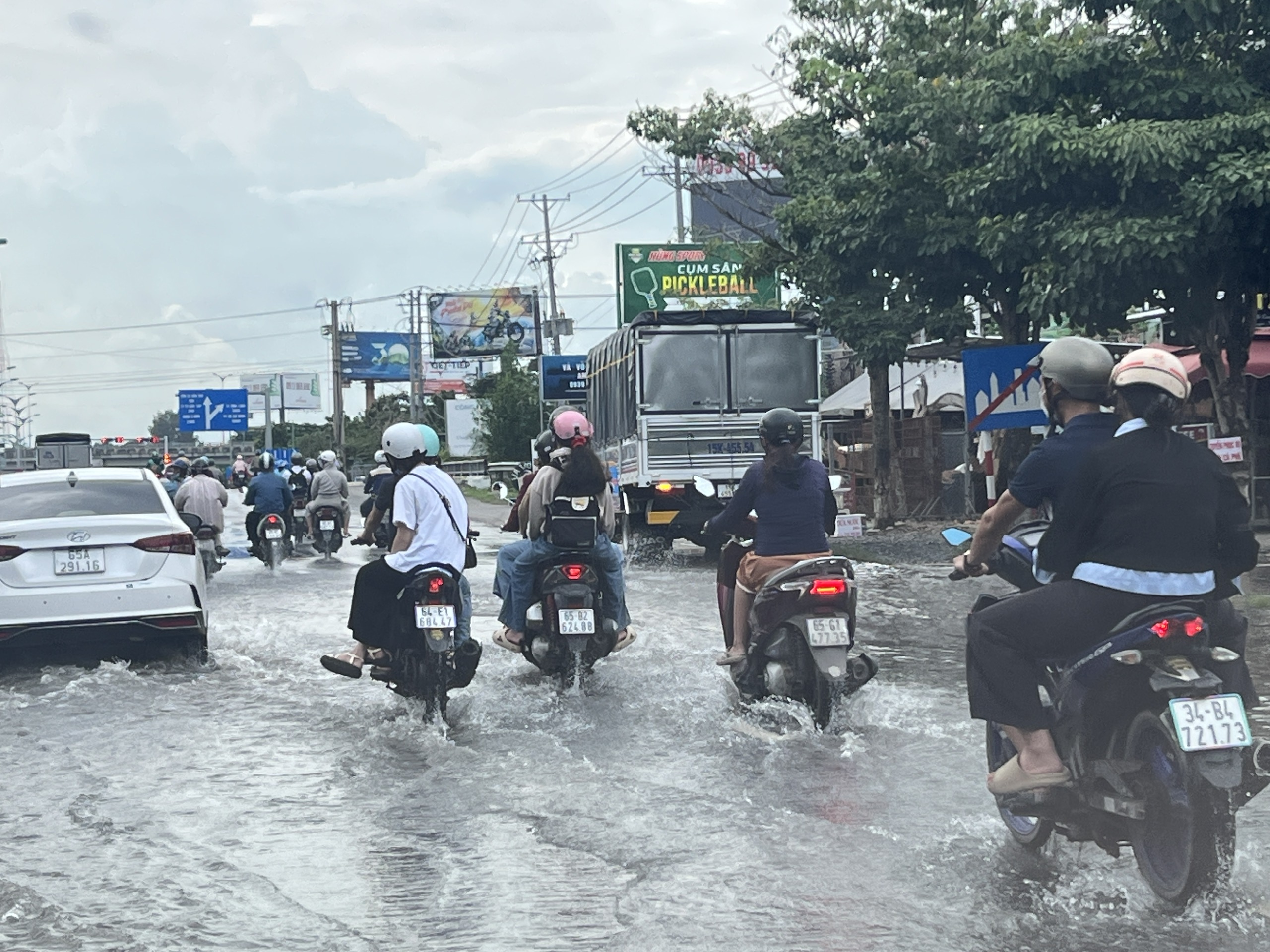 Triều cường tại ĐBSCL đạt đỉnh từ 6 đến 7 - 11 , nguy cơ ngập &uacute;ng nghi&ecirc;m trọng - Ảnh 4.