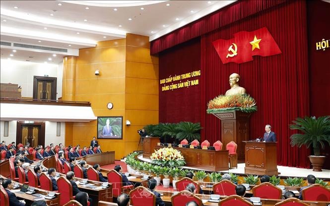 Giới thiệu nhân sự tham gia Bộ Chính trị, Ban Bí thư khóa XIV, bao gồm tái cử và tham gia lần đầu