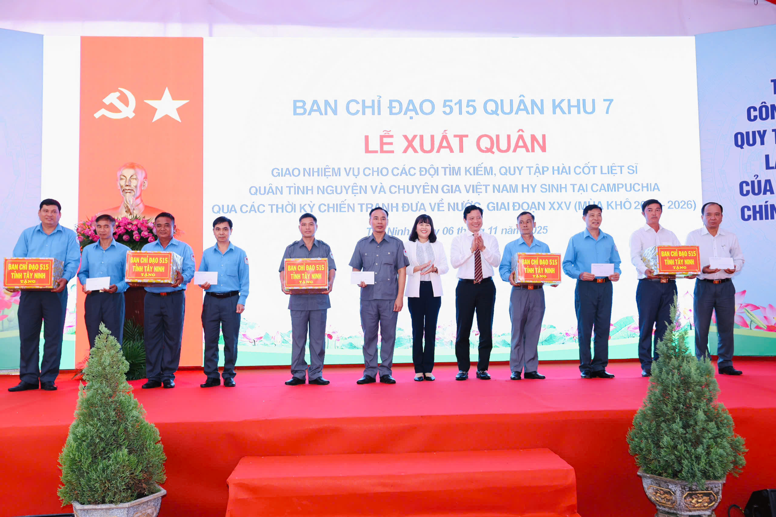 Qu&acirc;n khu 7 tổ chức lễ xuất qu&acirc;n l&agrave;m nhiệm vụ t&igrave;m kiếm, quy tập h&agrave;i cốt liệt sĩ tại Campuchia - Ảnh 6.