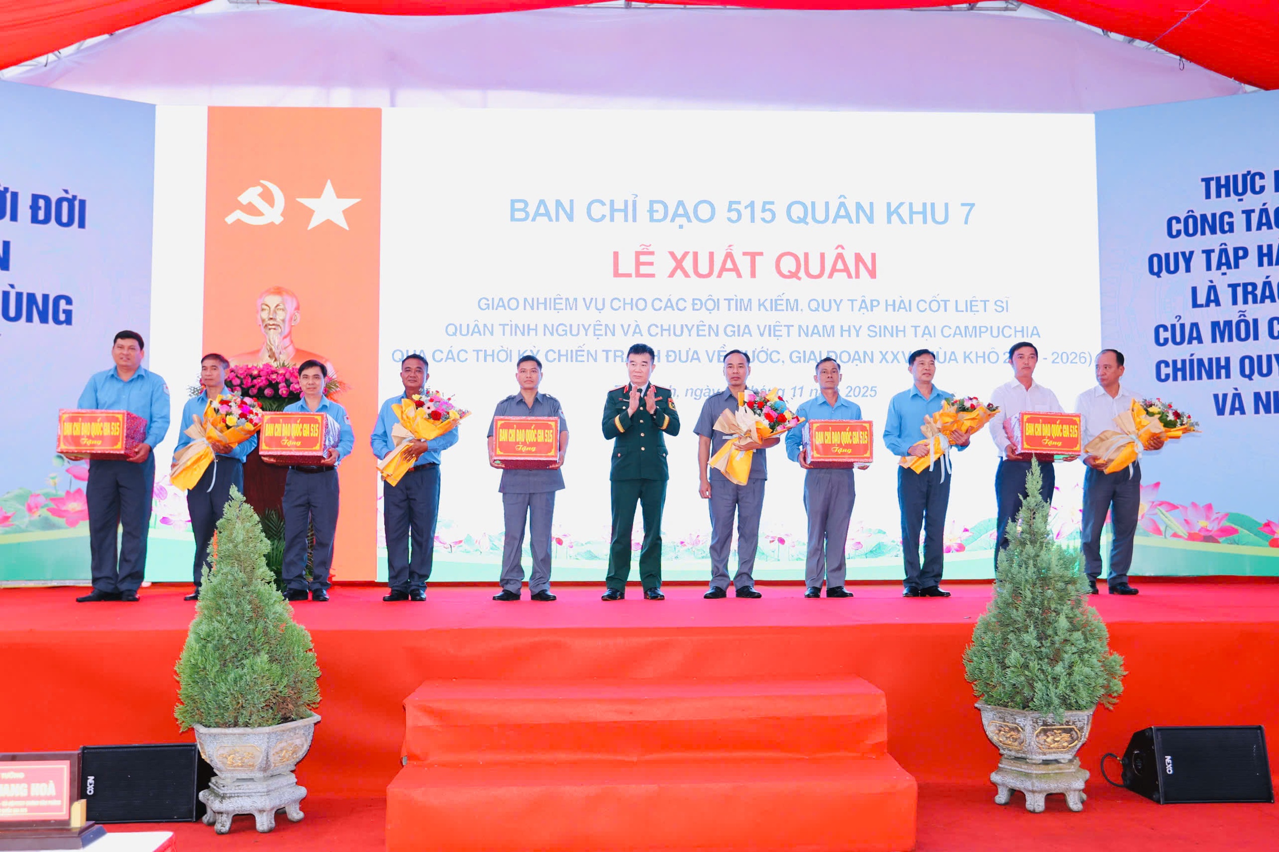 Qu&acirc;n khu 7 tổ chức lễ xuất qu&acirc;n l&agrave;m nhiệm vụ t&igrave;m kiếm, quy tập h&agrave;i cốt liệt sĩ tại Campuchia - Ảnh 5.