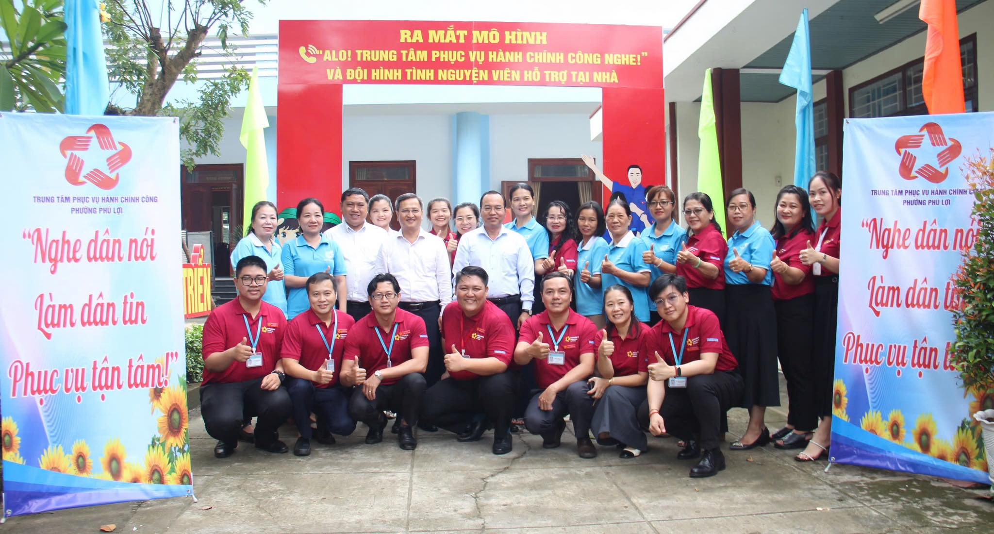 Phường Phú Lợi ra mắt mô hình hỗ trợ hành chính công thân thiện với người dân - Ảnh 2.
