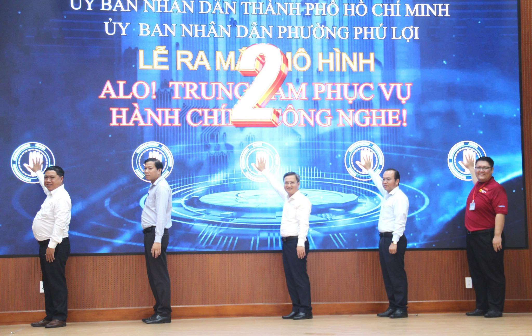 Phường Phú Lợi ra mắt mô hình hỗ trợ hành chính công thân thiện với người dân - Ảnh 1.
