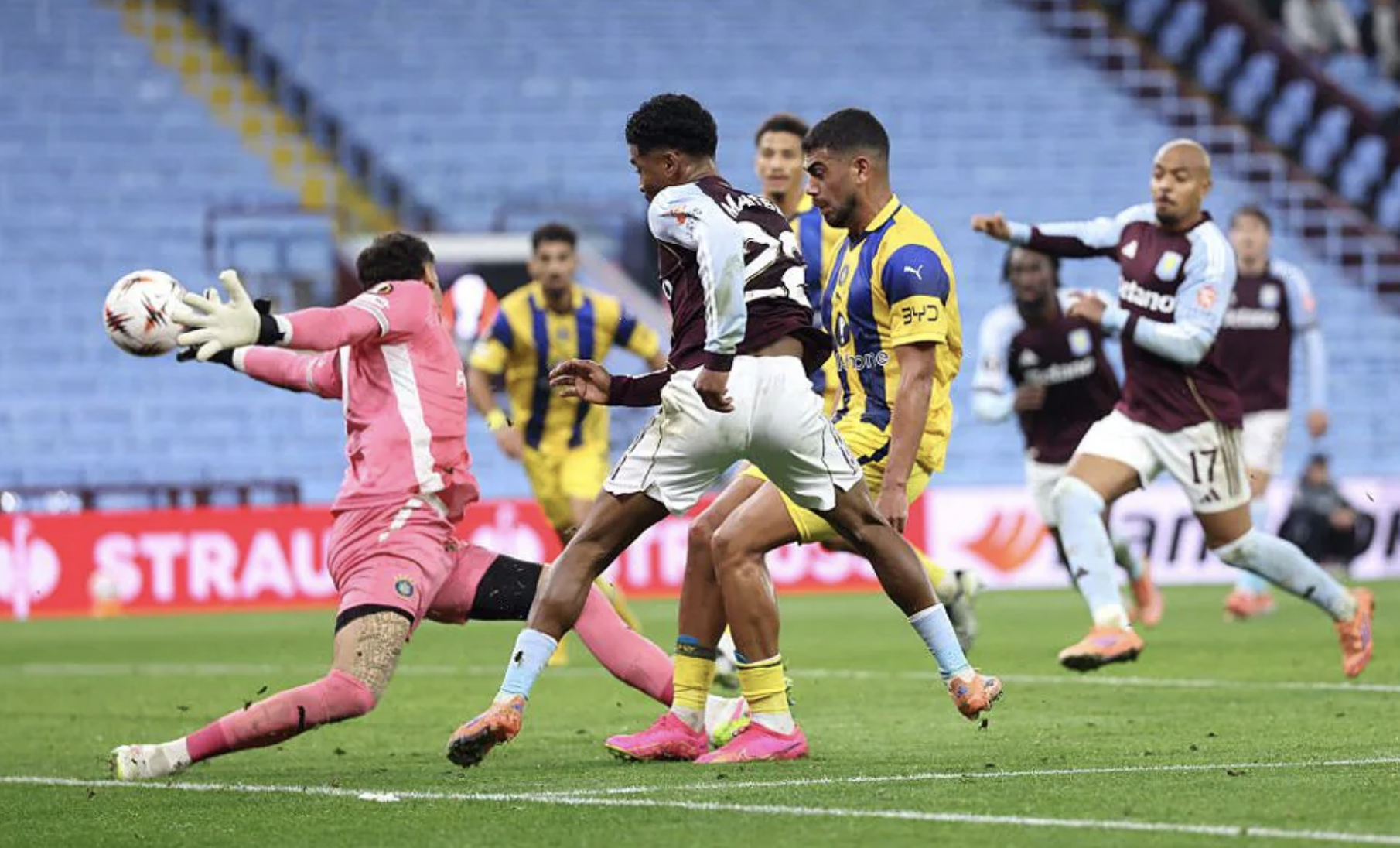 Europa League: Aston Villa thắng Maccabi Tel Aviv, kỳ t&iacute;ch b&ugrave;ng nổ ở Villa Park - Ảnh 5.