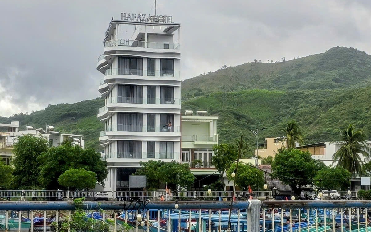 "Cháy" phòng khách sạn khi người dân đi tránh bão số 13 Kalmaegi