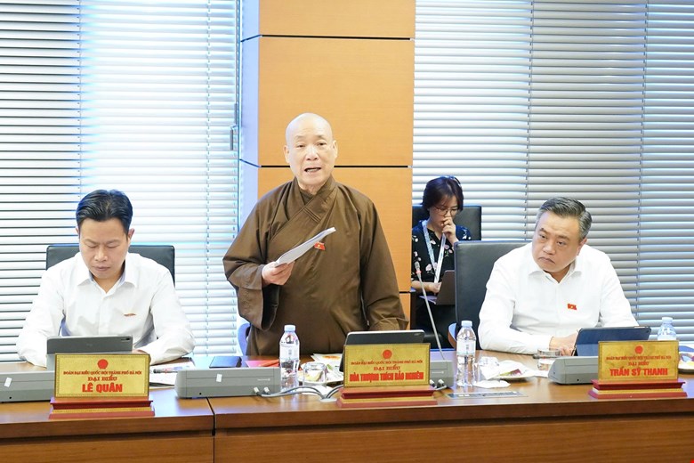 Cầu sông Lô hư hỏng nặng - Ảnh 1.