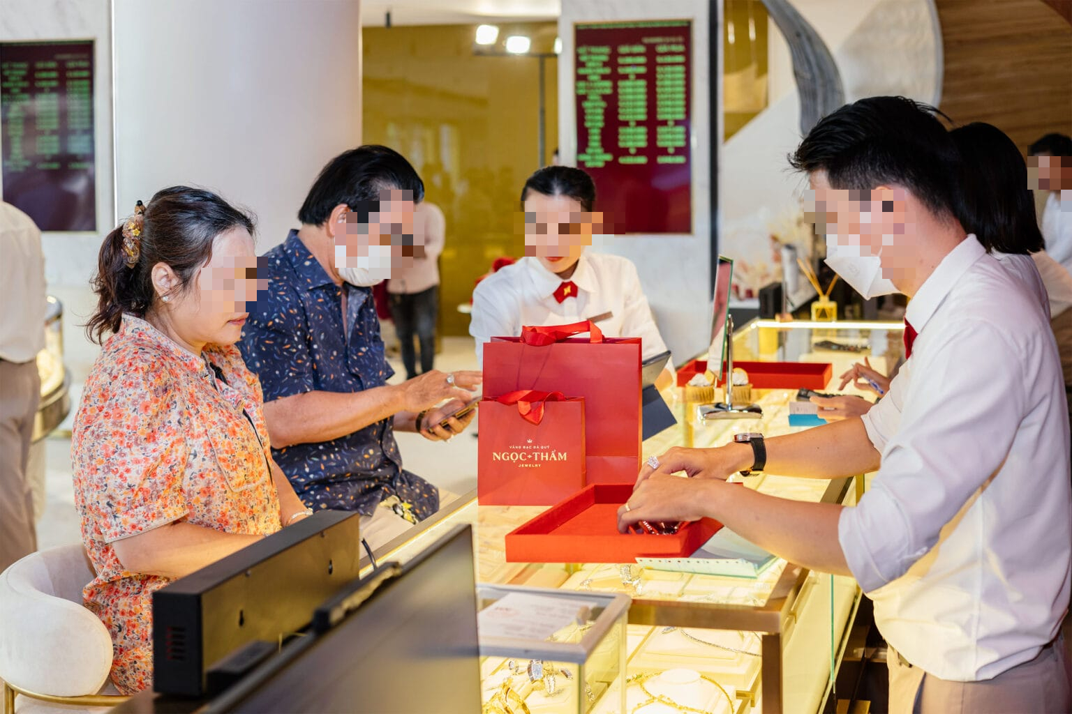 C&ocirc;ng ty V&agrave;ng bạc đ&aacute; q&uacute;y bị phạt 1 , 8 tỉ đồng v&igrave; vi phạm ph&aacute;p luật - Ảnh 1.