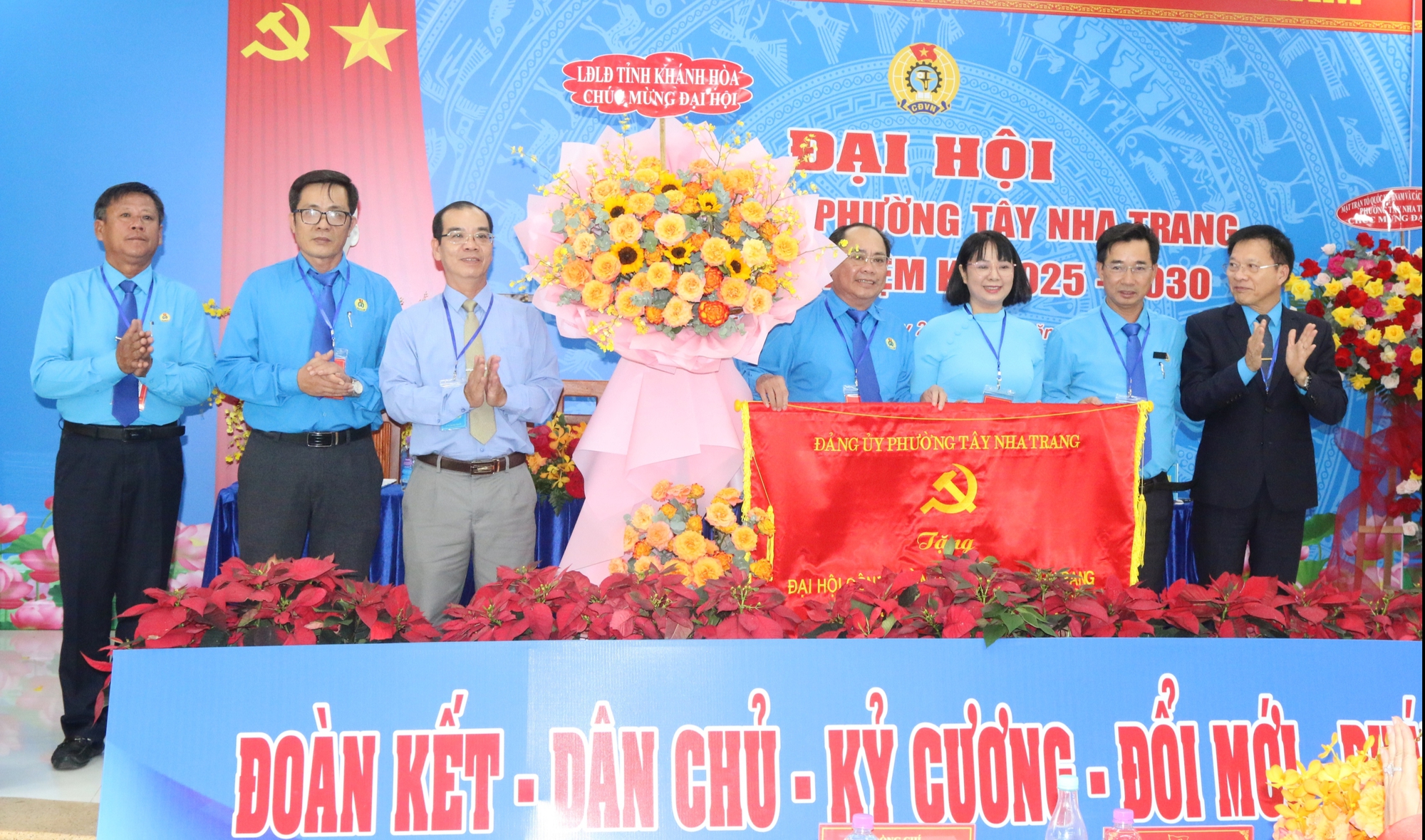 Li&ecirc;n đo&agrave;n lao động Kh&aacute;nh Ho&agrave; tổ chức lấy &yacute; kiến c&ocirc;ng t&aacute;c nh&acirc;n sự nhiệm kỳ  2025-2030 - Ảnh 3.