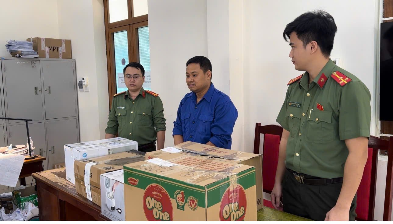 Bắt nhóm đối tượng làm giả chứng chỉ hành nghề - Ảnh 1.