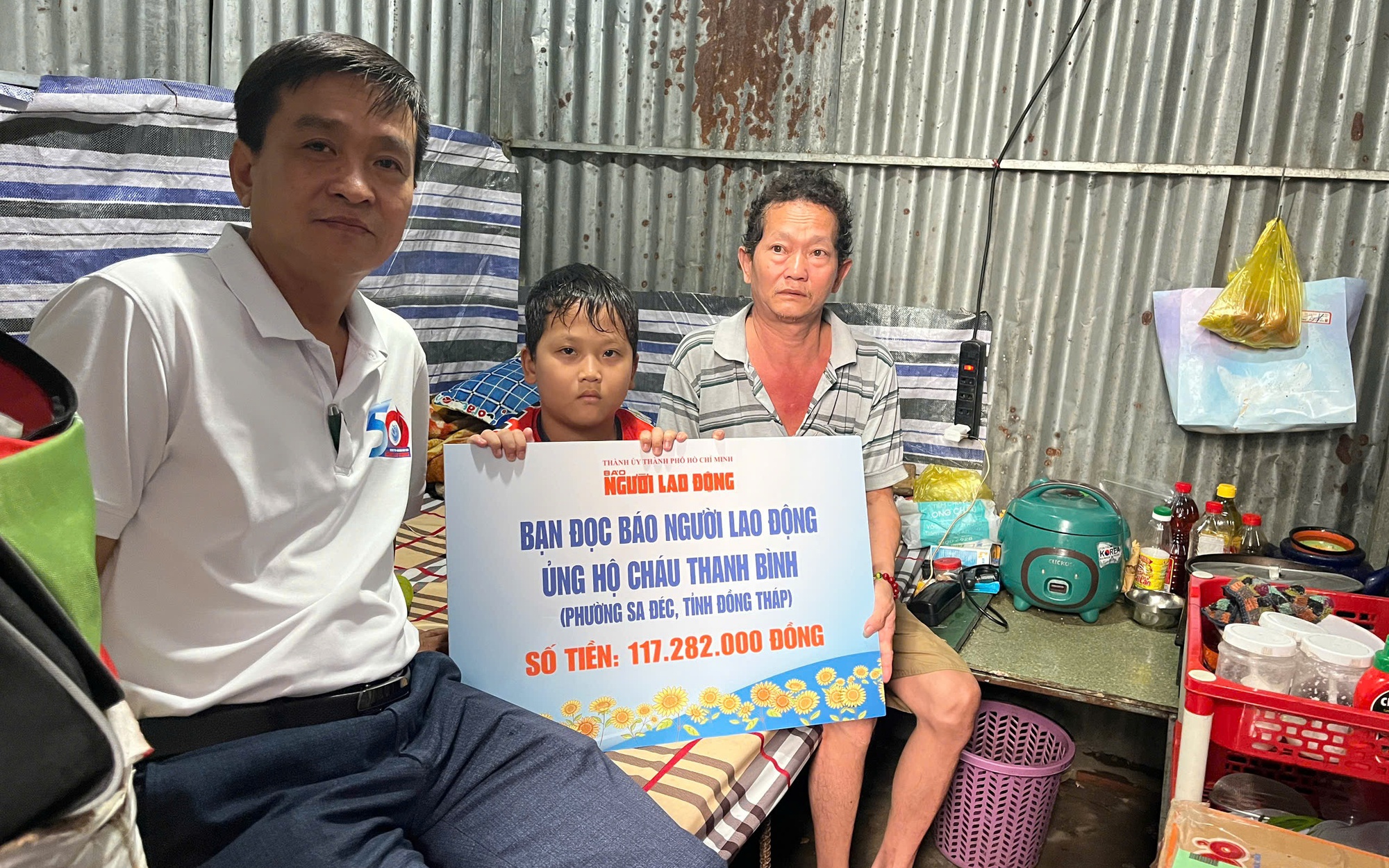 Hơn 117 triệu đồng giúp bé trai ở Đồng Tháp nuôi cha bệnh hiểm nghèo, mẹ bỏ đi