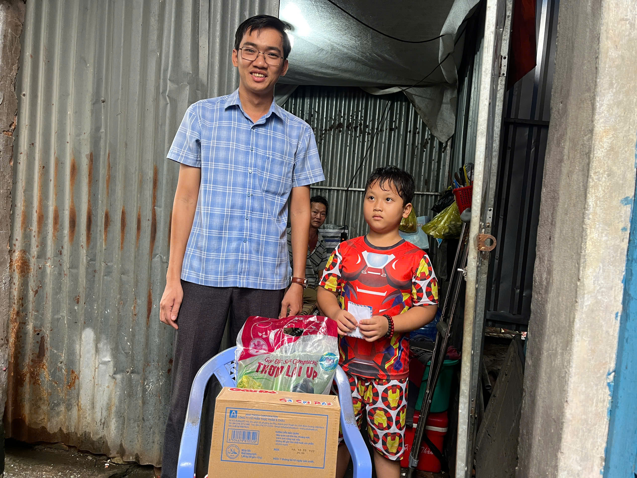 Hơn 117 triệu đồng gi&uacute;p b&eacute; trai ở Đồng Th&aacute;p nu&ocirc;i cha bệnh hiểm ngh&egrave;o, mẹ bỏ đi - Ảnh 4.