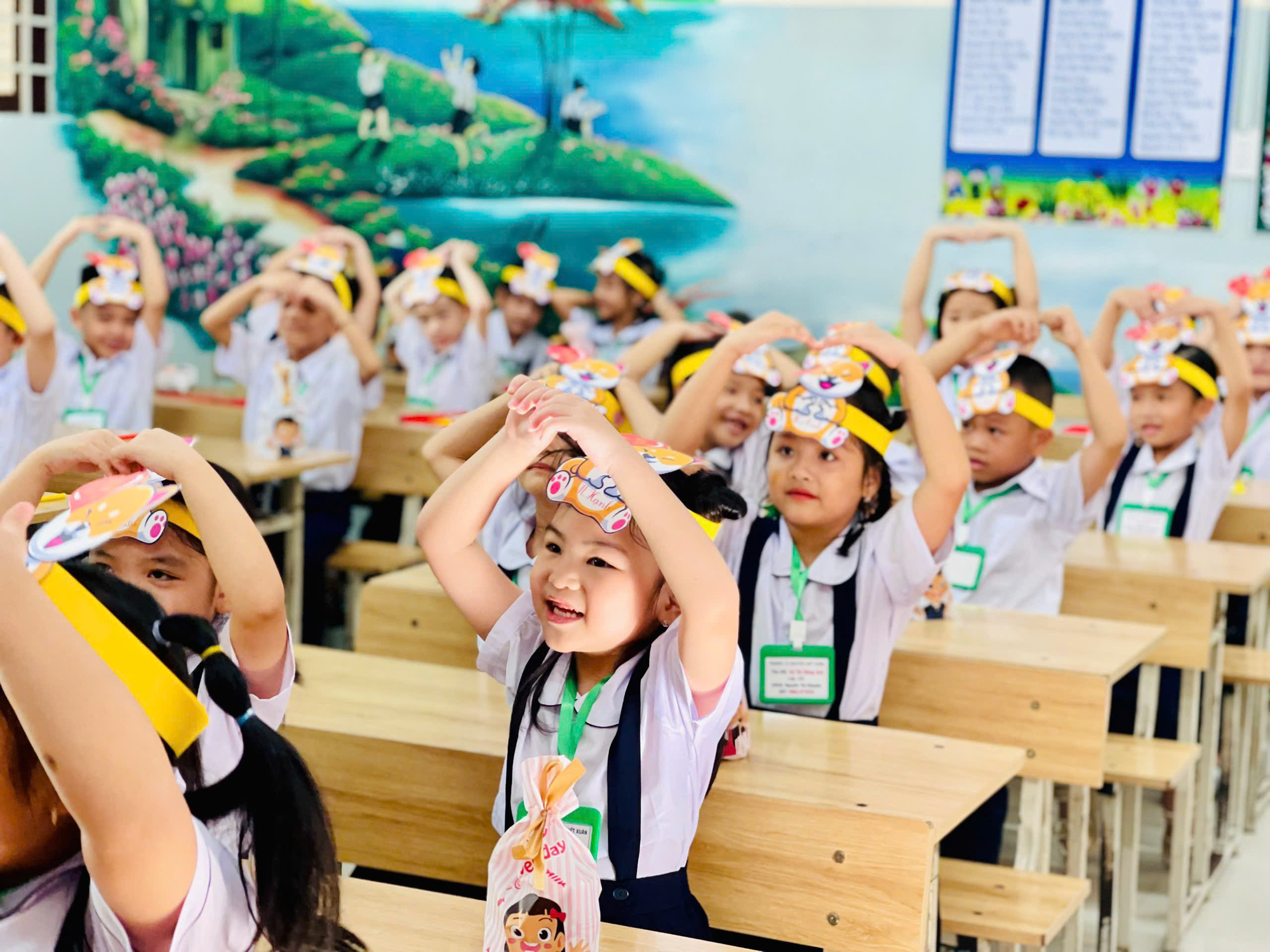 Nhiều trường ở Vũng Tàu cho học sinh nghỉ học để phòng tránh bão số 13 Kalmaegi - Ảnh 1.