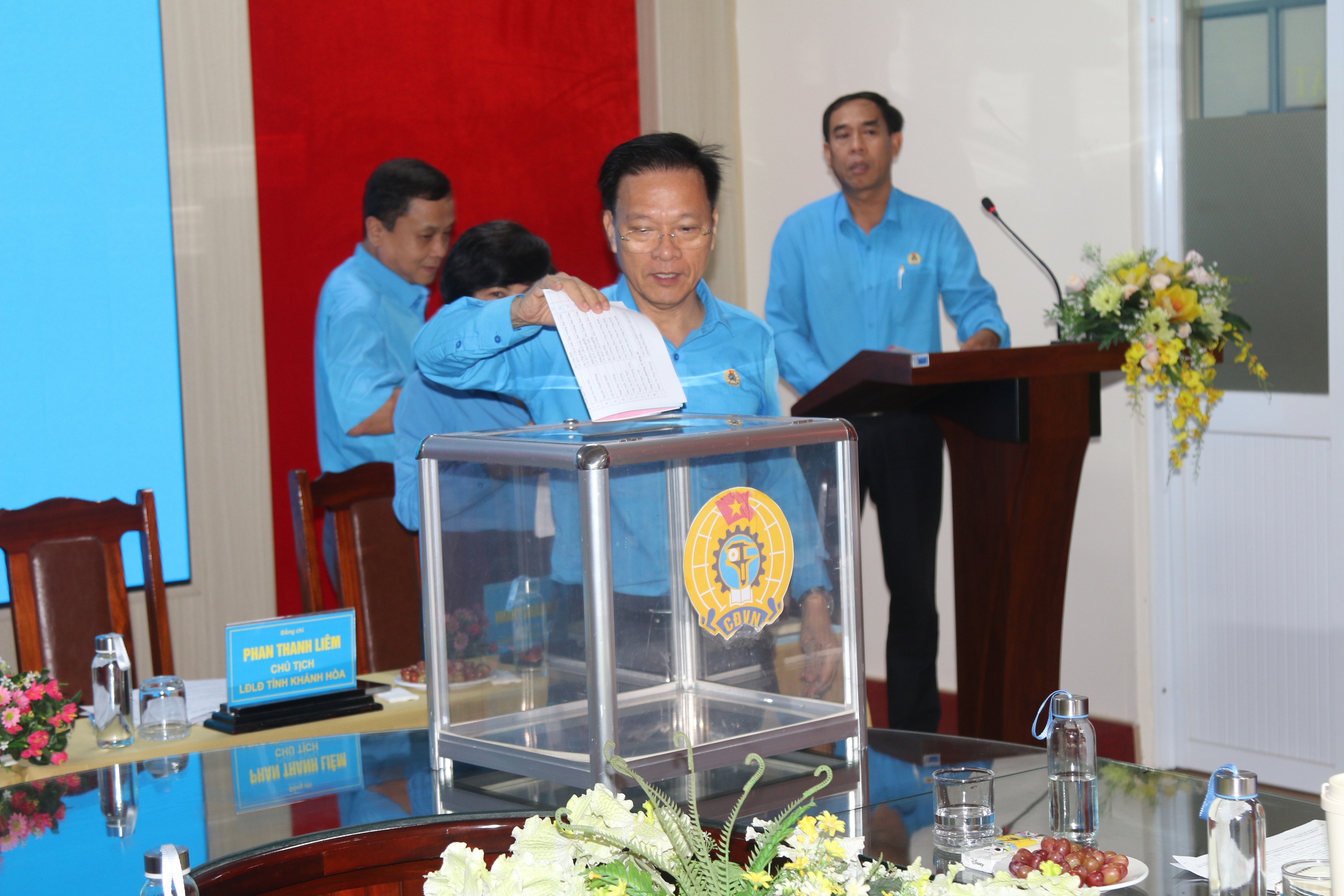 Li&ecirc;n đo&agrave;n lao động Kh&aacute;nh Ho&agrave; tổ chức lấy &yacute; kiến c&ocirc;ng t&aacute;c nh&acirc;n sự nhiệm kỳ  2025-2030 - Ảnh 2.