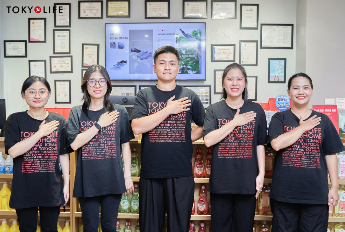 Uniqlo, TokyoLife lan tỏa y&ecirc;u thương, gi&uacute;p đỡ người d&acirc;n kh&oacute; khăn - Ảnh 1.