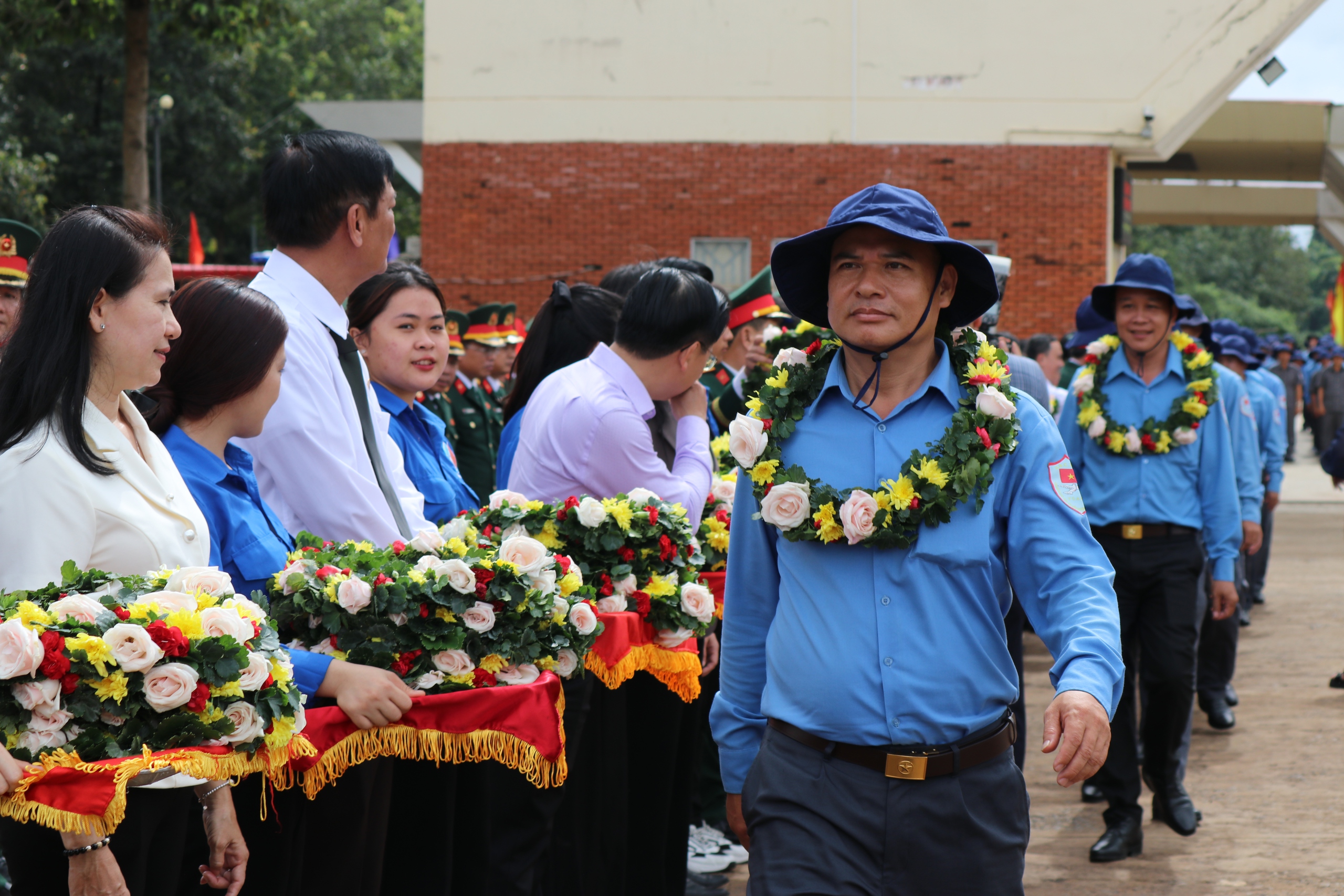 Qu&acirc;n khu 7 tổ chức lễ xuất qu&acirc;n l&agrave;m nhiệm vụ t&igrave;m kiếm, quy tập h&agrave;i cốt liệt sĩ tại Campuchia - Ảnh 17.