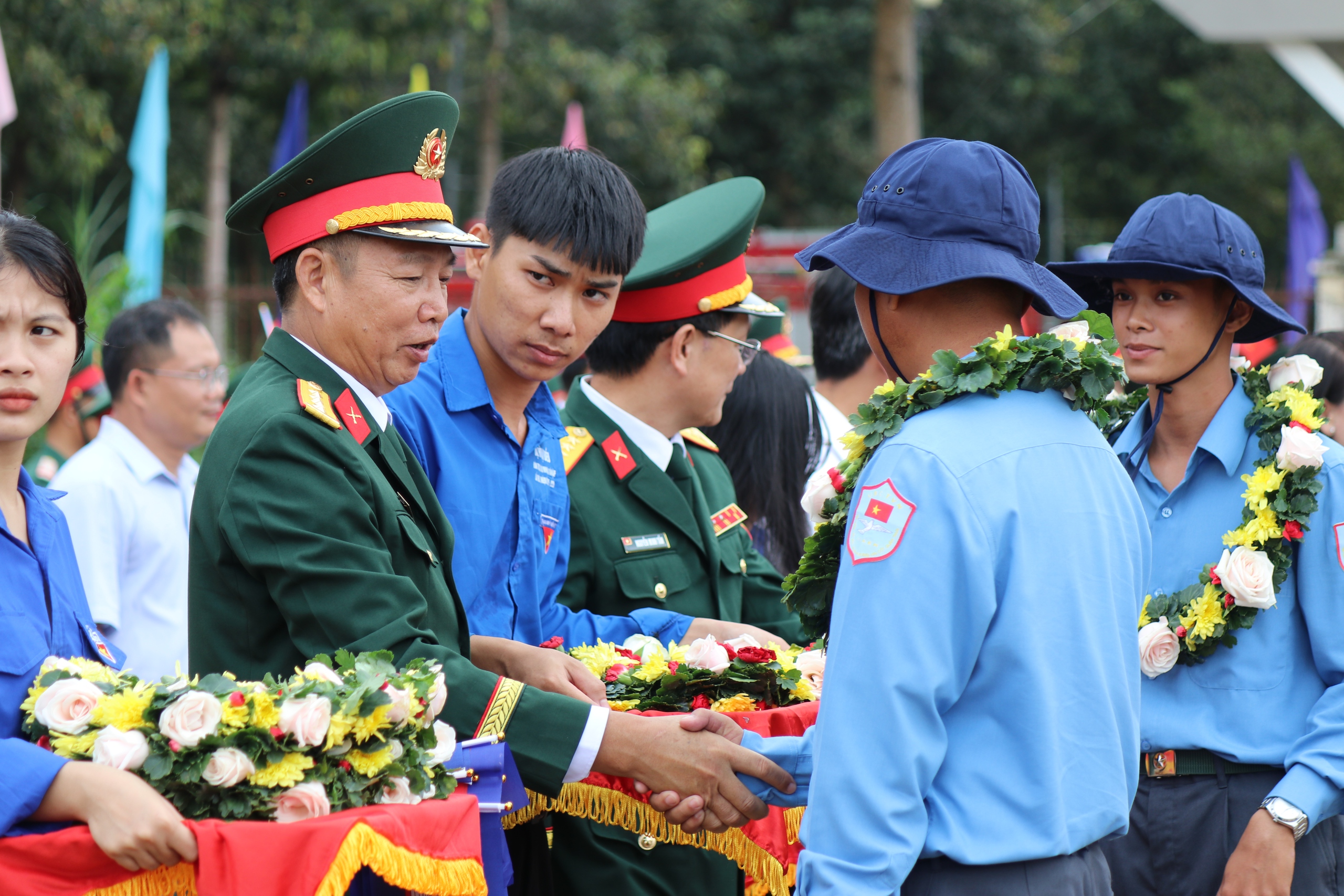Qu&acirc;n khu 7 tổ chức lễ xuất qu&acirc;n l&agrave;m nhiệm vụ t&igrave;m kiếm, quy tập h&agrave;i cốt liệt sĩ tại Campuchia - Ảnh 13.