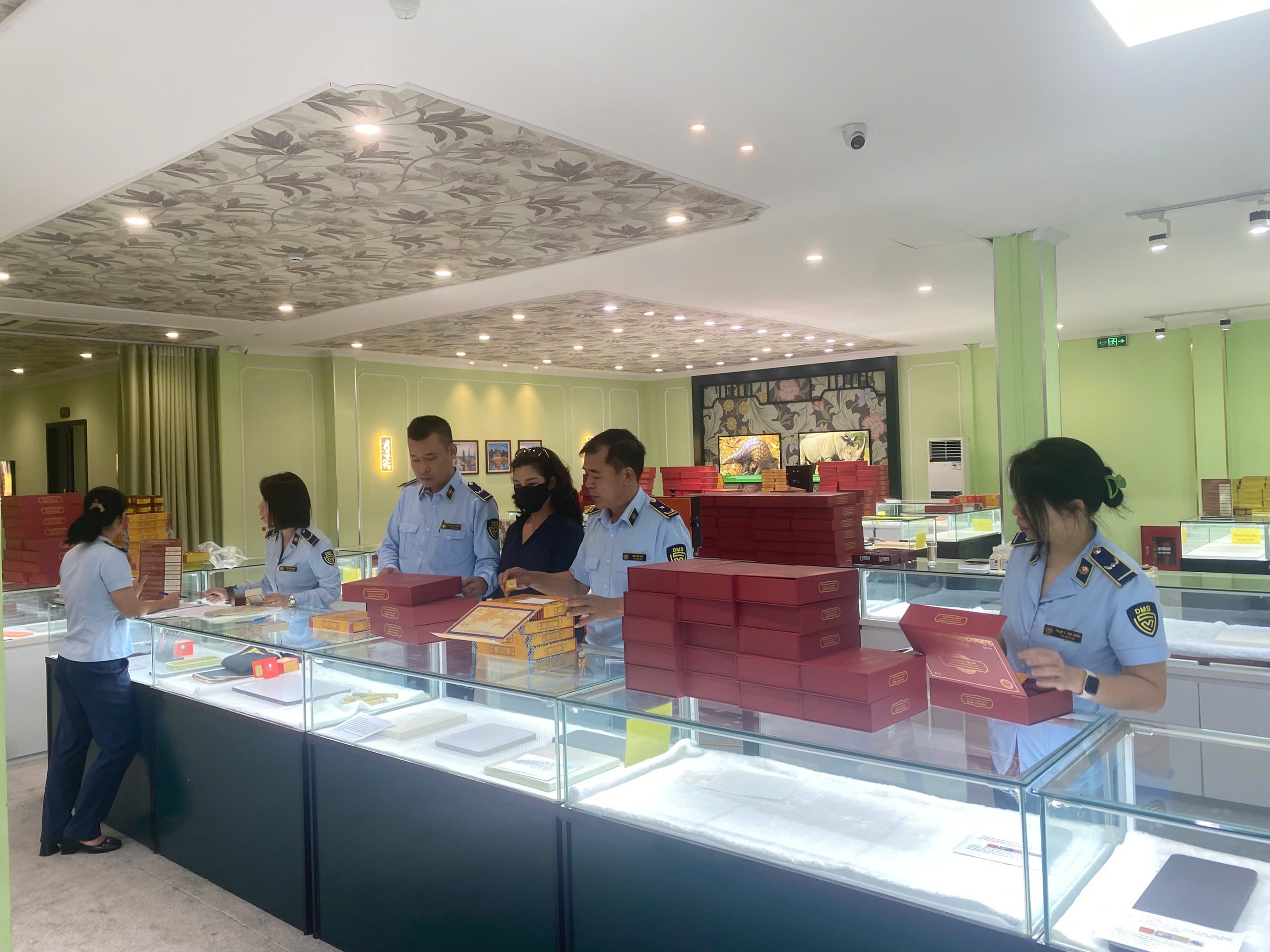 Ph&aacute;t hiện h&agrave;ng ngh&igrave;n hộp An Cung ngưu Ho&agrave;ng Nam Dương nhập lậu tại Quảng Ninh - Ảnh 1.