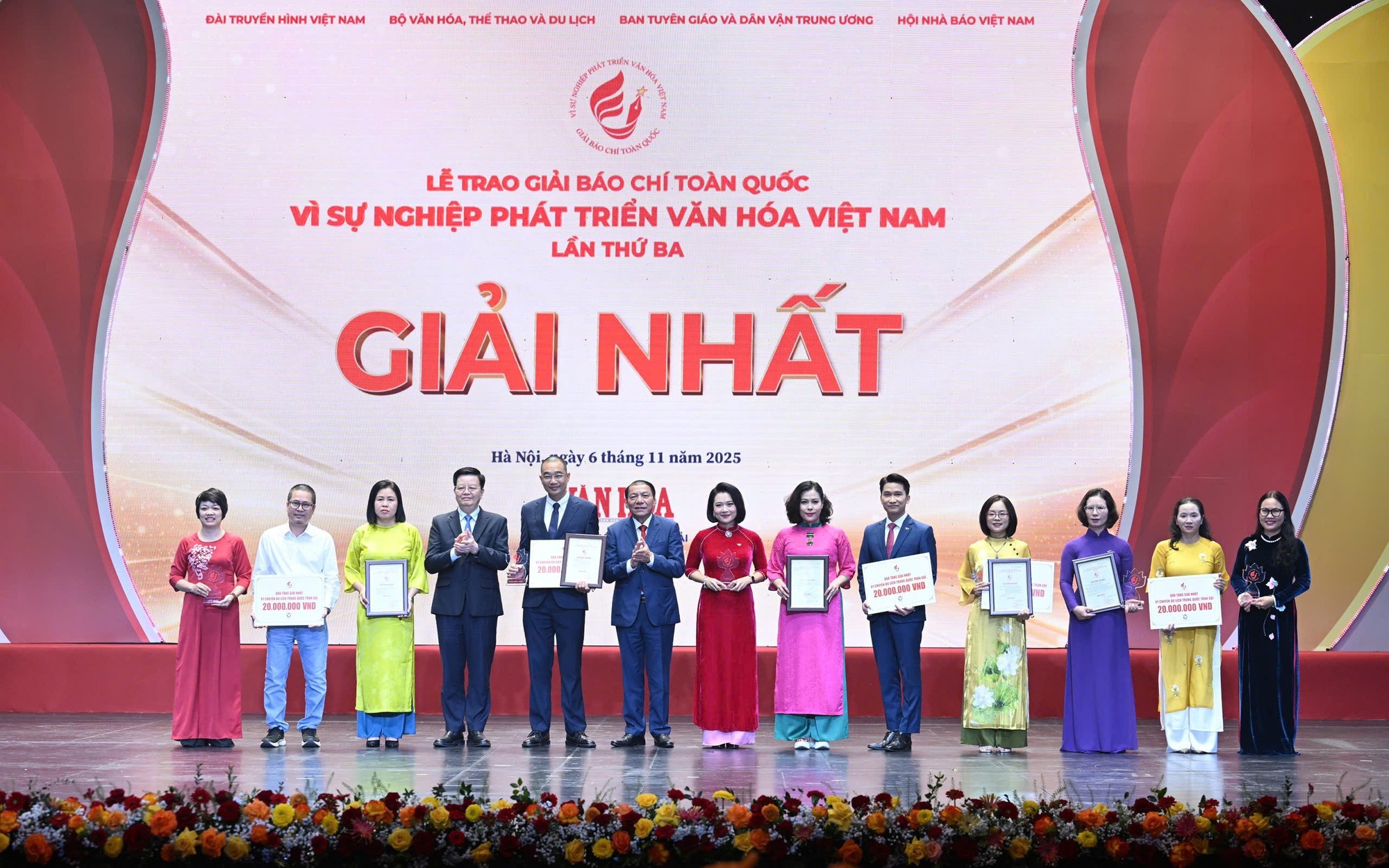Trao Giải Báo chí toàn quốc "Vì sự nghiệp phát triển Văn hóa Việt Nam" lần ba