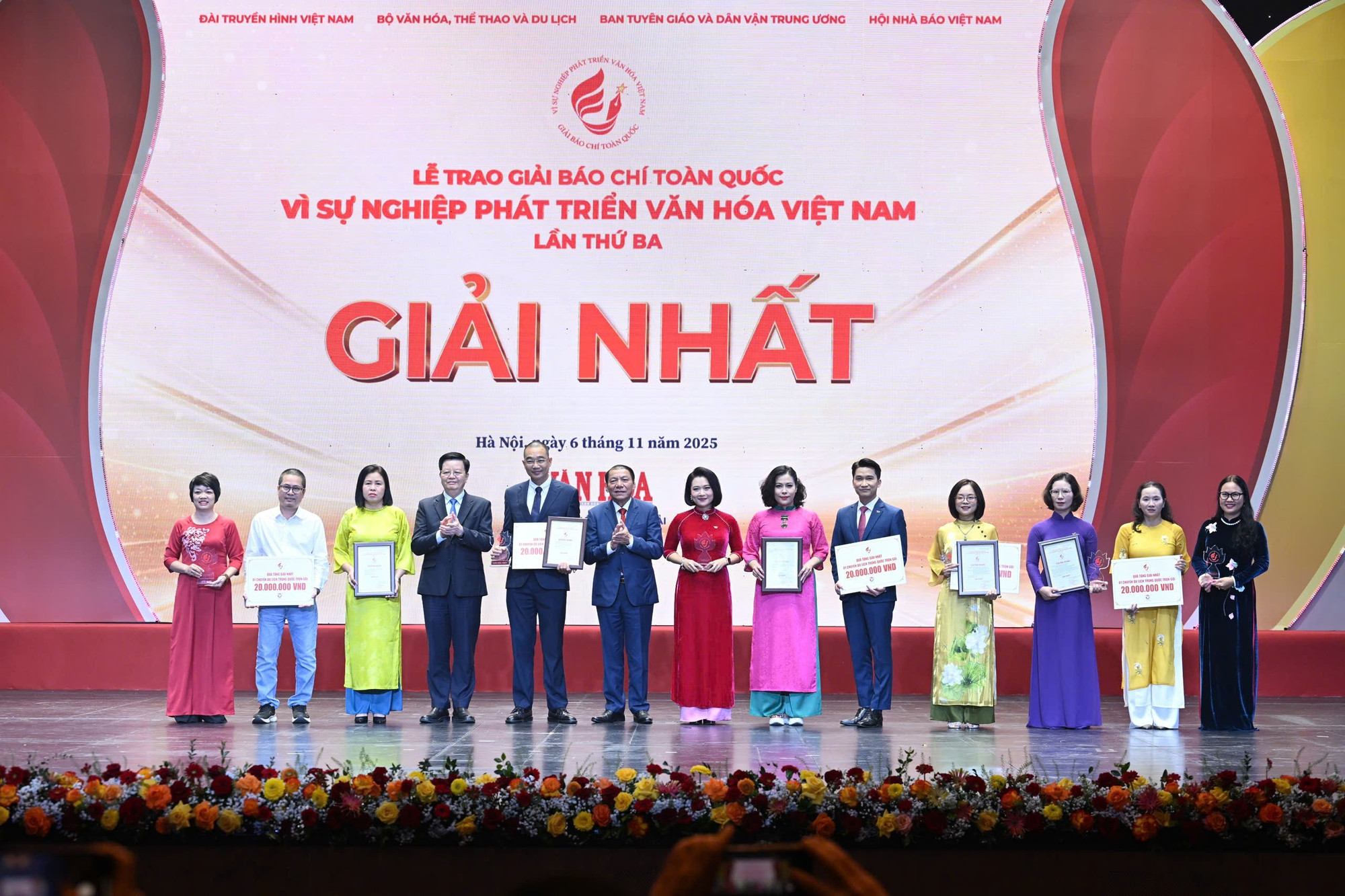 Trao Giải B&aacute;o ch&iacute; to&agrave;n quốc "V&igrave; sự nghiệp ph&aacute;t triển Văn h&oacute;a Việt Nam" lần ba - Ảnh 1.