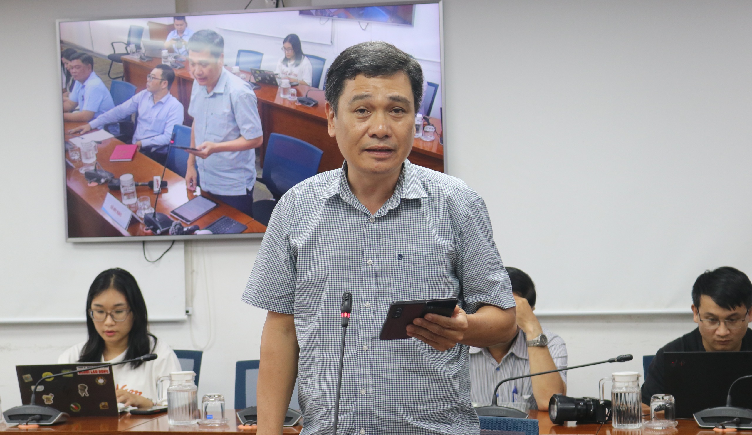 Vì sao TP HCM vẫn kẹt xe dù làm hàng loạt công trình? - Ảnh 1.