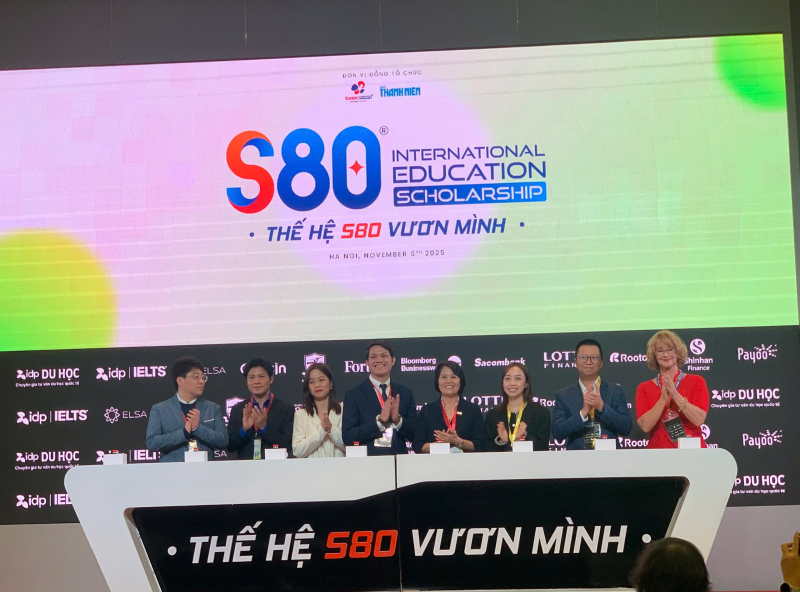 Tiếng Anh th&agrave;nh ng&ocirc;n ngữ hai trong trường học: C&ograve;n nhiều th&aacute;ch thức - Ảnh 2.