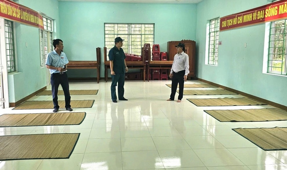 Bầu trời Quảng Ng&atilde;i x&aacute;m xịt trước khi b&atilde;o số 13 Kalmaegi đổ bộ - Ảnh 2.