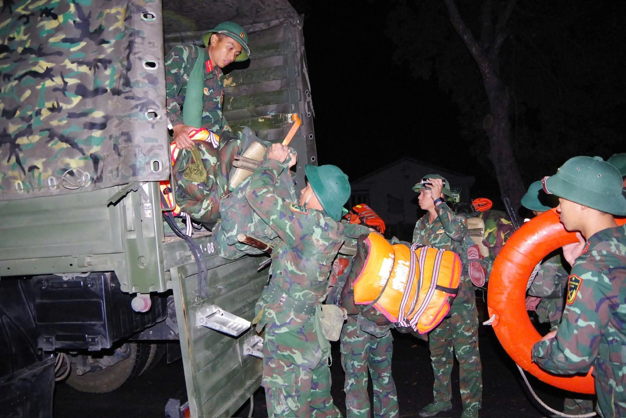 Phó thủ tướng Trần Hồng Hà chỉ đạo ứng phó bão số 13 Kalmeagi tại gia Lai - Ảnh 4.