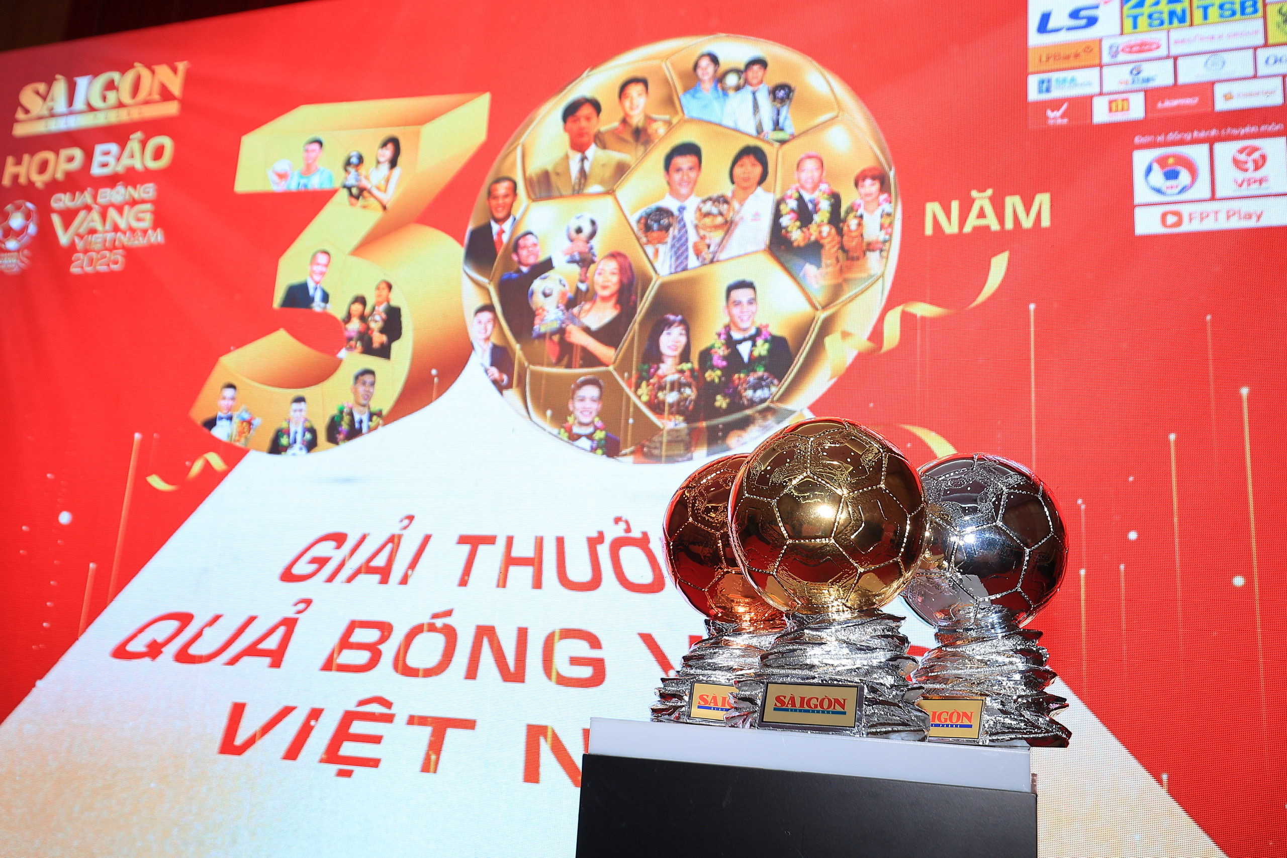 Quả b&oacute;ng v&agrave;ng Việt Nam 2025: Dấu mốc 30 năm t&ocirc;n vinh những ng&ocirc;i sao b&oacute;ng đ&aacute; - Ảnh 2.