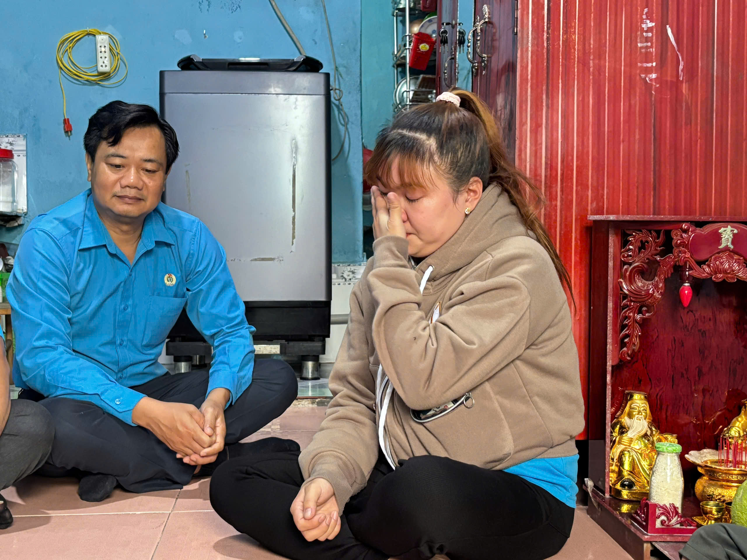 Lãnh đạo LĐLĐ TP HCM thăm, hỗ trợ gia đình đoàn viên đặc biệt khó khăn - Ảnh 2.