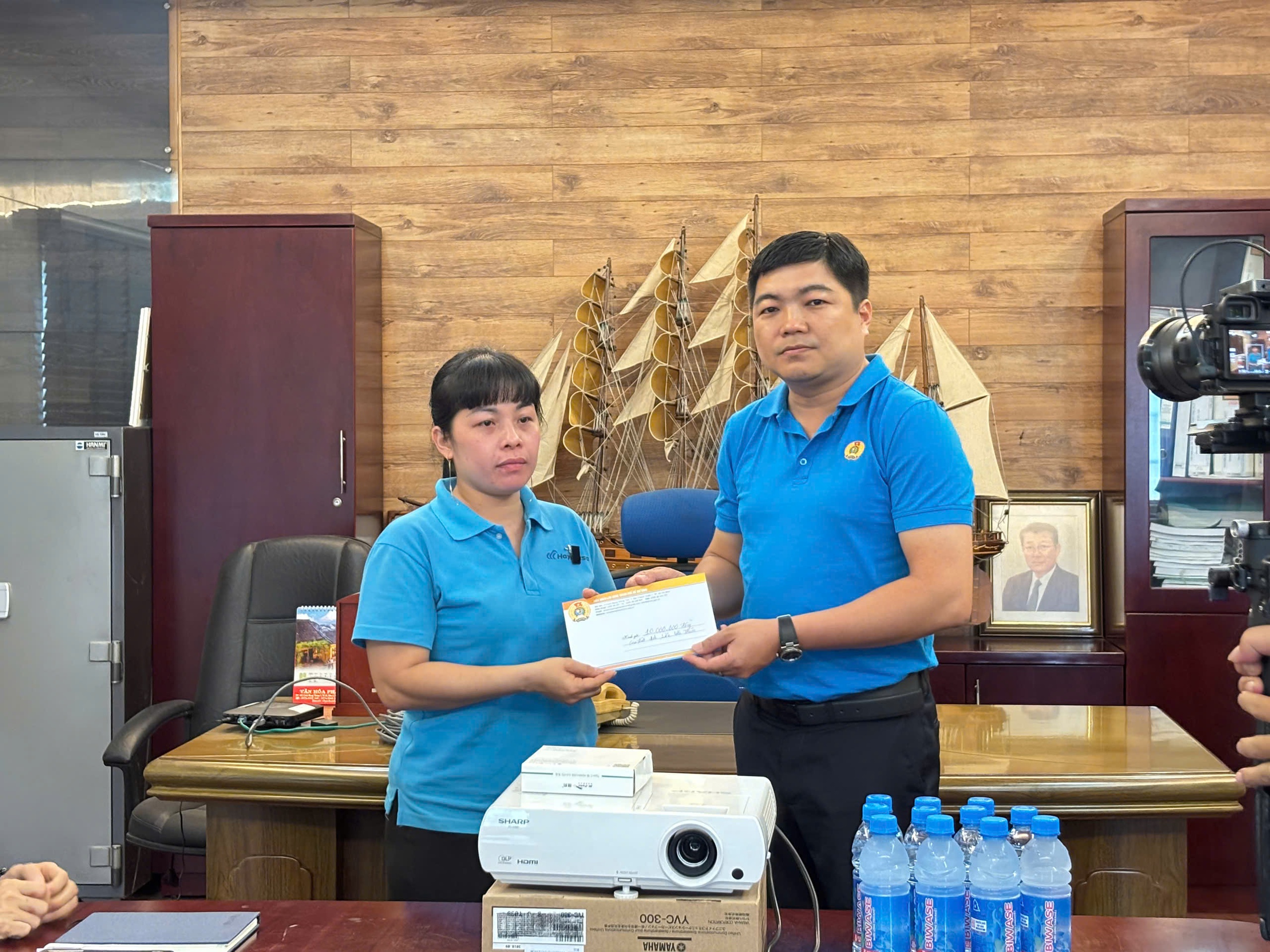 Lãnh đạo LĐLĐ TP HCM thăm, hỗ trợ gia đình đoàn viên đặc biệt khó khăn - Ảnh 4.
