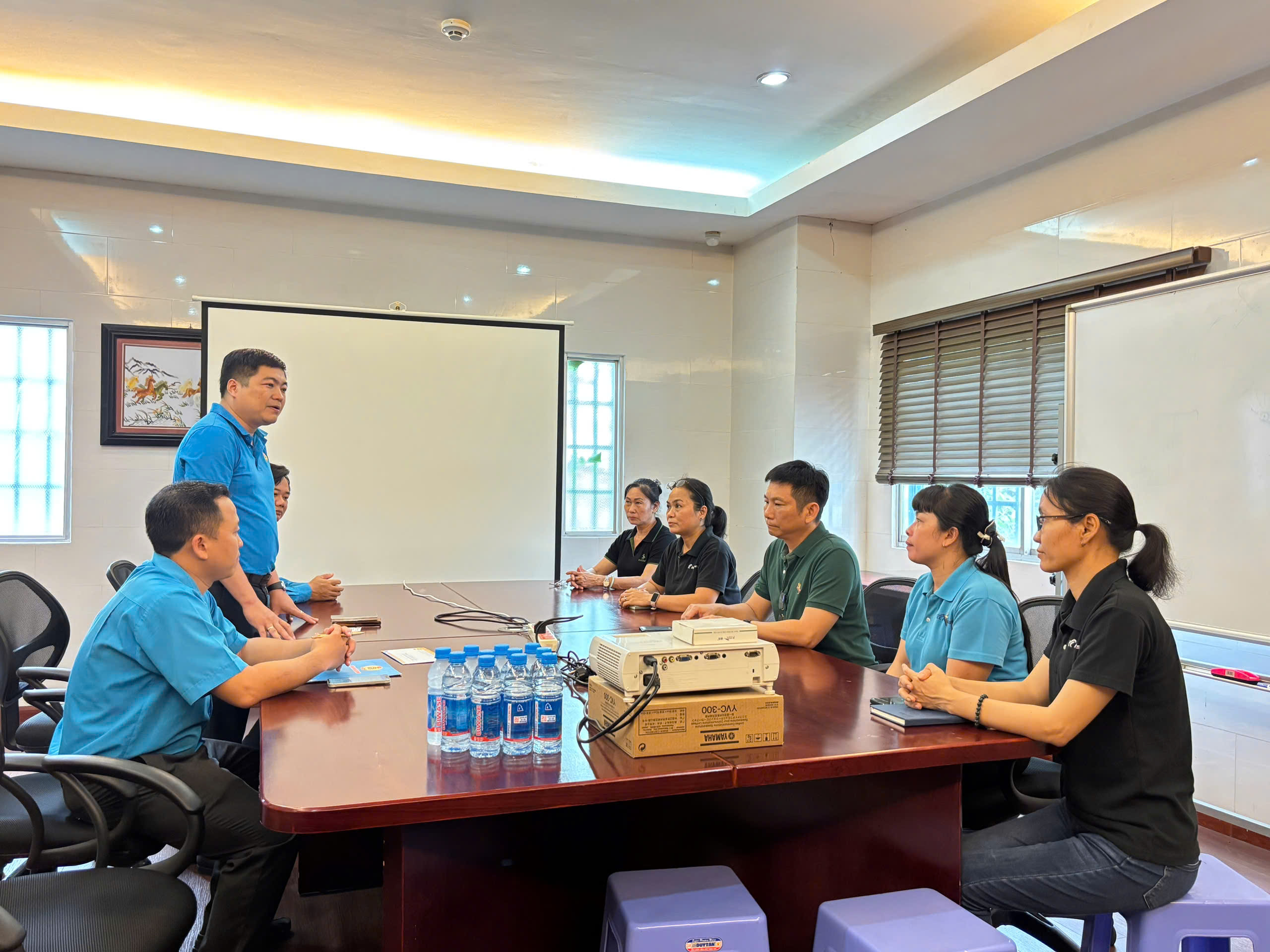 Lãnh đạo LĐLĐ TP HCM thăm, hỗ trợ gia đình đoàn viên đặc biệt khó khăn - Ảnh 3.