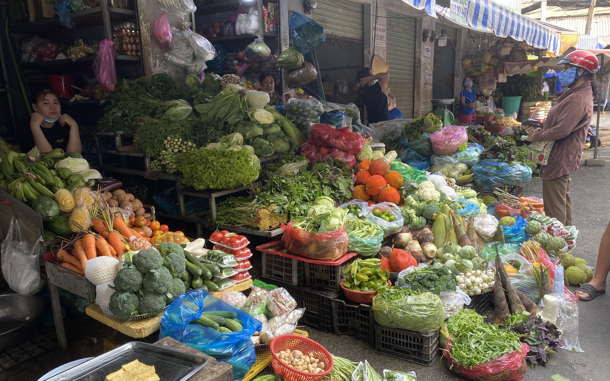 Giá rau củ tăng mạnh sau bão