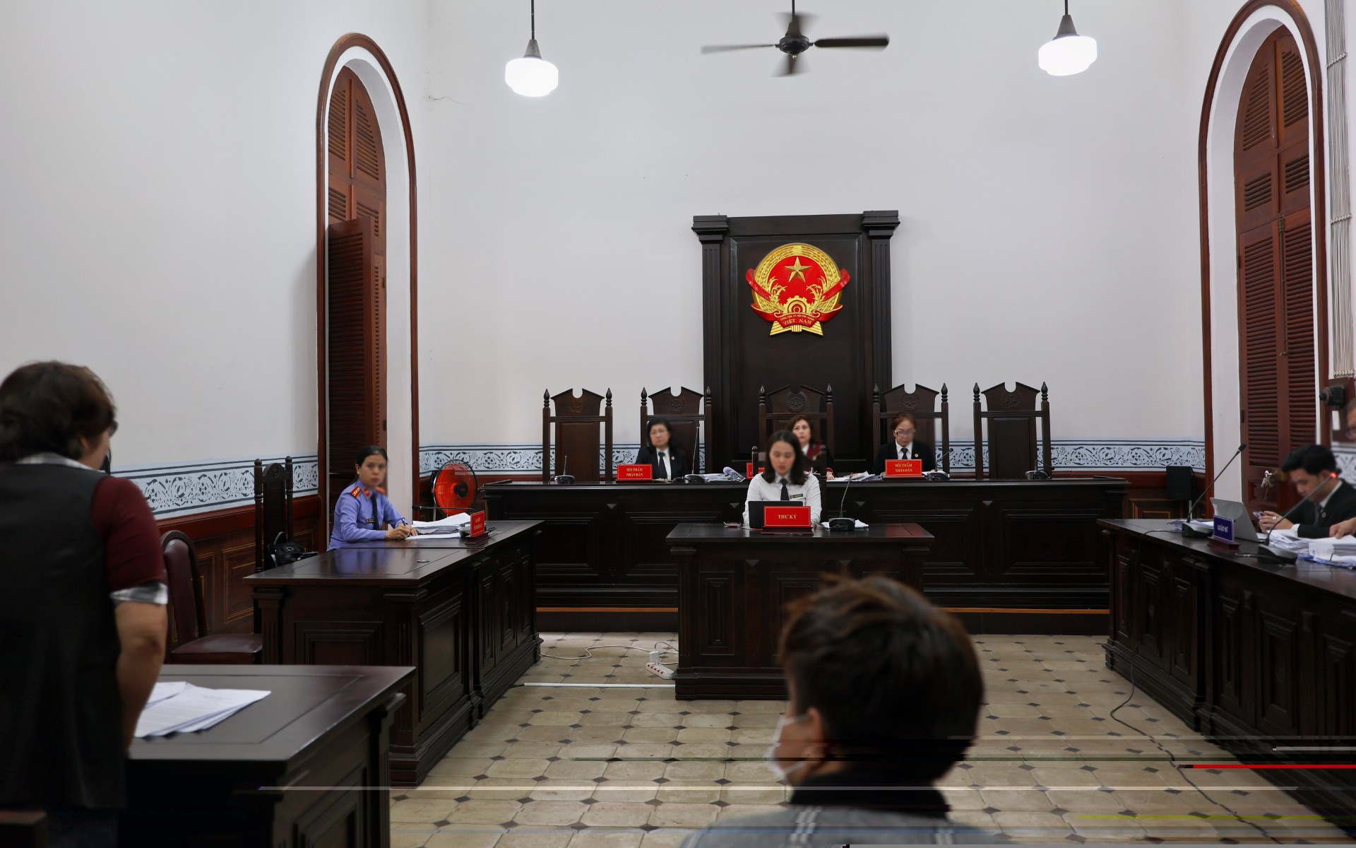 Lý rành rọt, tình đau nhói