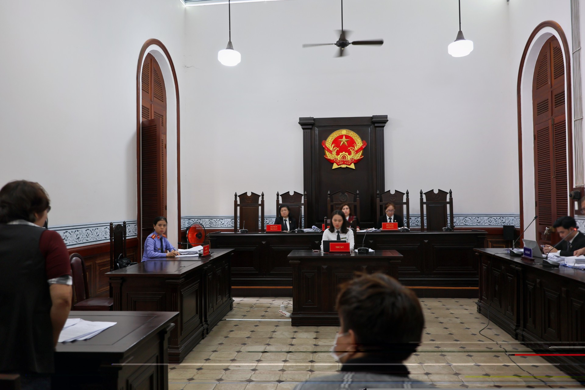 Lý rành rọt, tình đau nhói - Ảnh 1.
