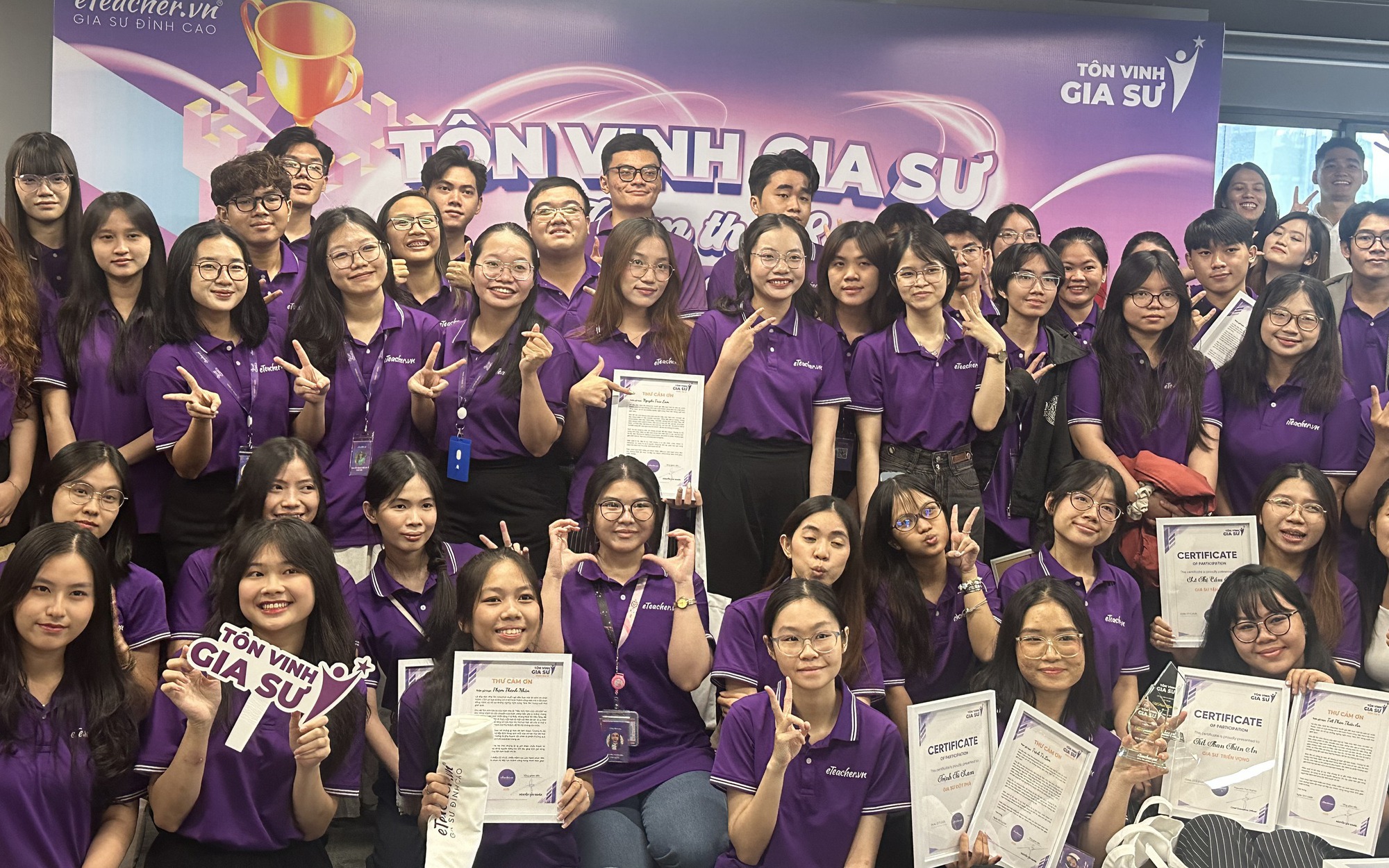 Nghề gia sư - những thầy giáo lặng thầm gieo chữ
