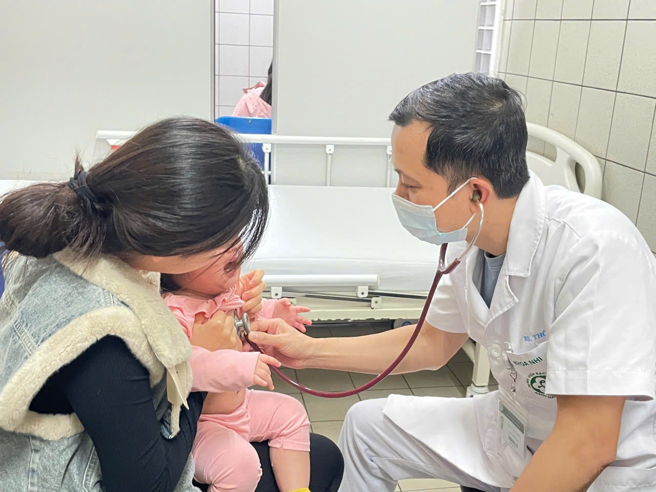 C&uacute;m A b&ugrave;ng ph&aacute;t, nhiều học sinh nghỉ học - Ảnh 1.