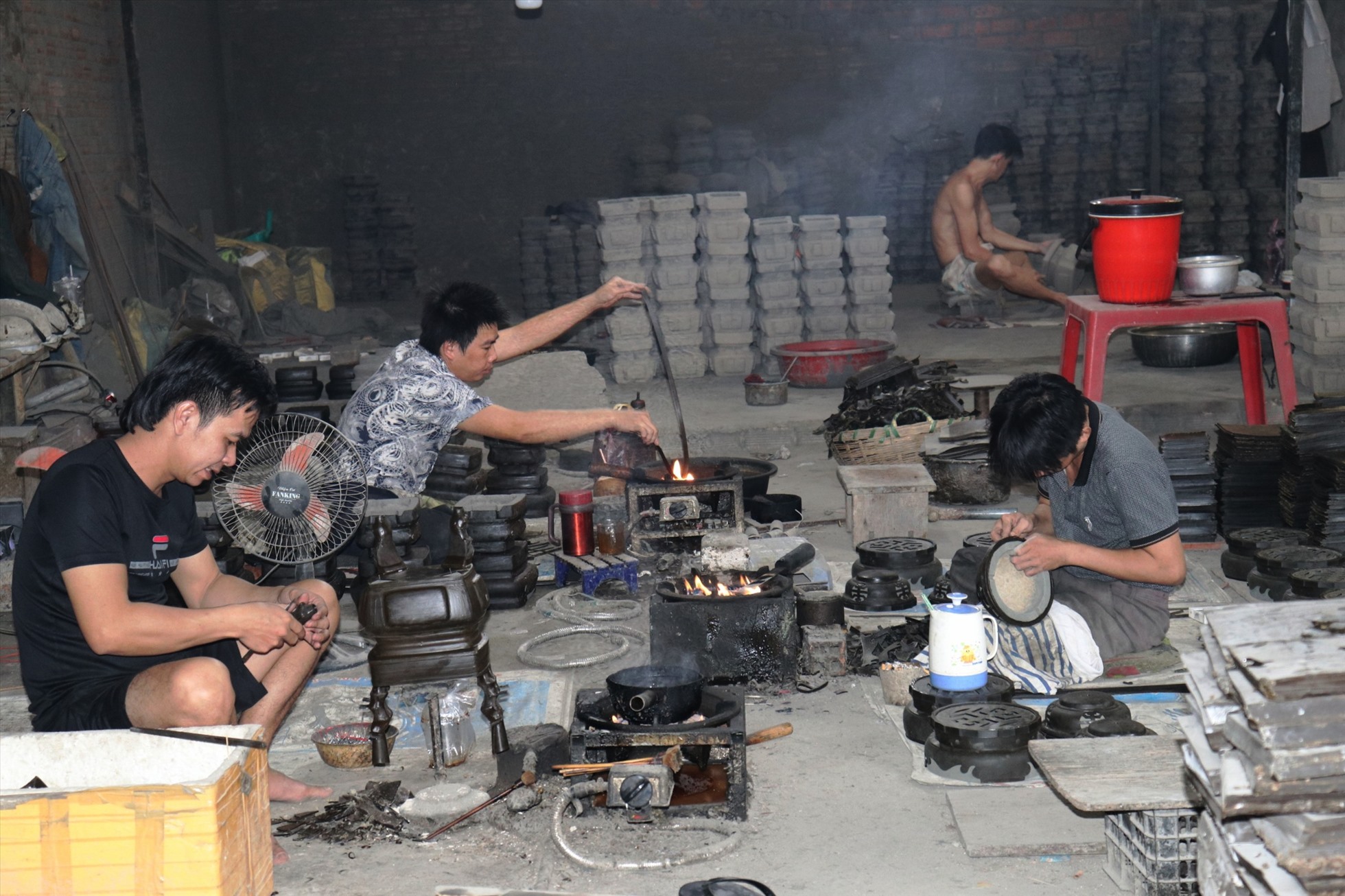 X&oacute;m nghề lặng lẽ ch&aacute;y lửa mỗi ng&agrave;y - Ảnh 2.