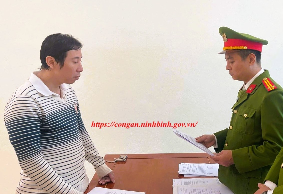 Khởi tố người đ&agrave;n &ocirc;ng tham &ocirc; t&agrave;i sản - Ảnh 1.